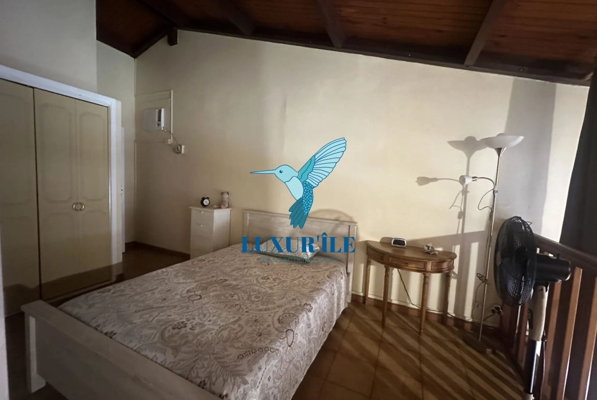 Appartement duplex à vendre à Le Gosier, secteur Bas-du-Fort, avec piscine et investissement idéal 