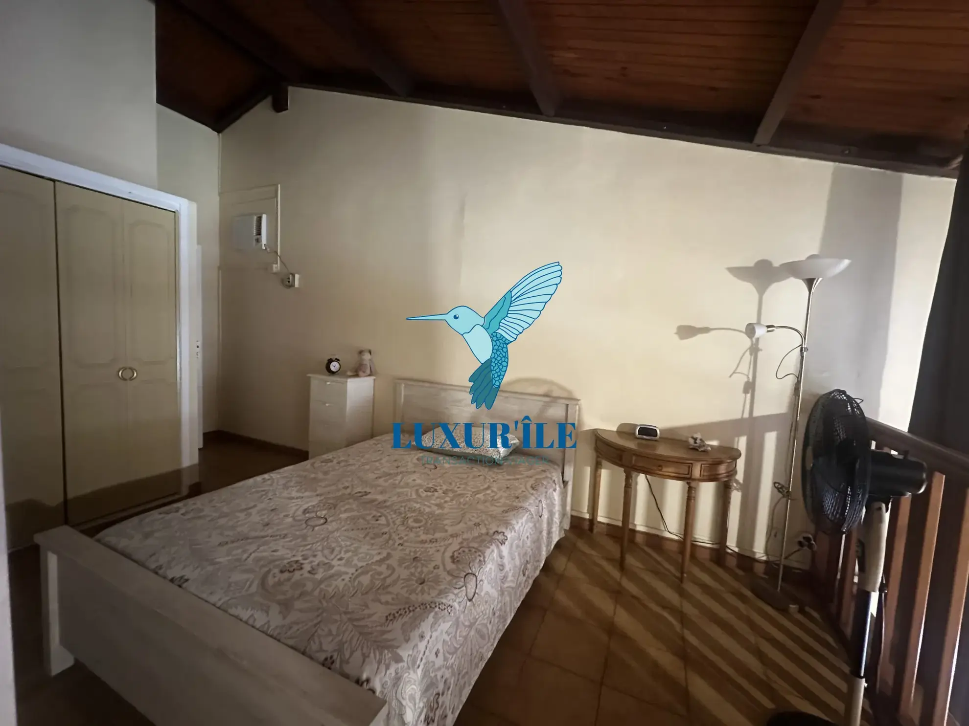 Appartement duplex à vendre à Le Gosier, secteur Bas-du-Fort, avec piscine et investissement idéal 