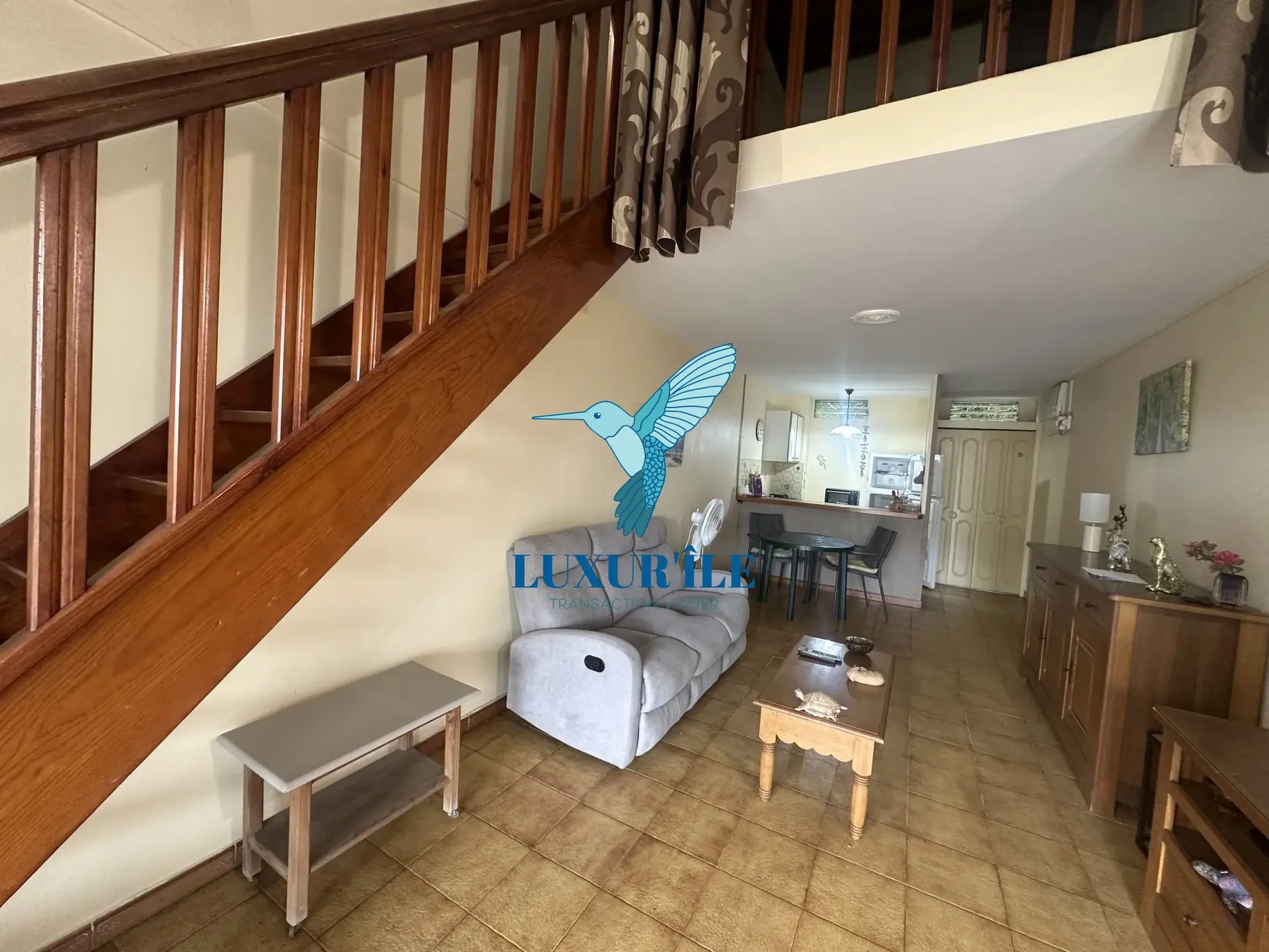 Appartement duplex à vendre à Le Gosier, secteur Bas-du-Fort, avec piscine et investissement idéal 