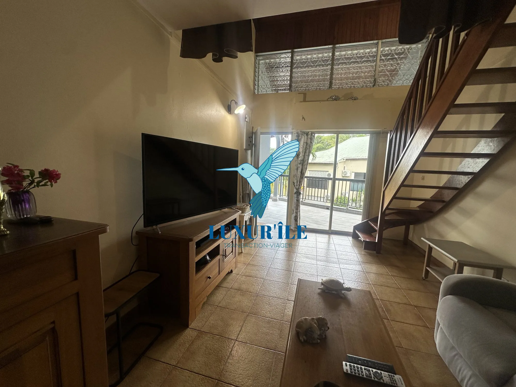 Appartement duplex à vendre à Le Gosier, secteur Bas-du-Fort, avec piscine et investissement idéal 