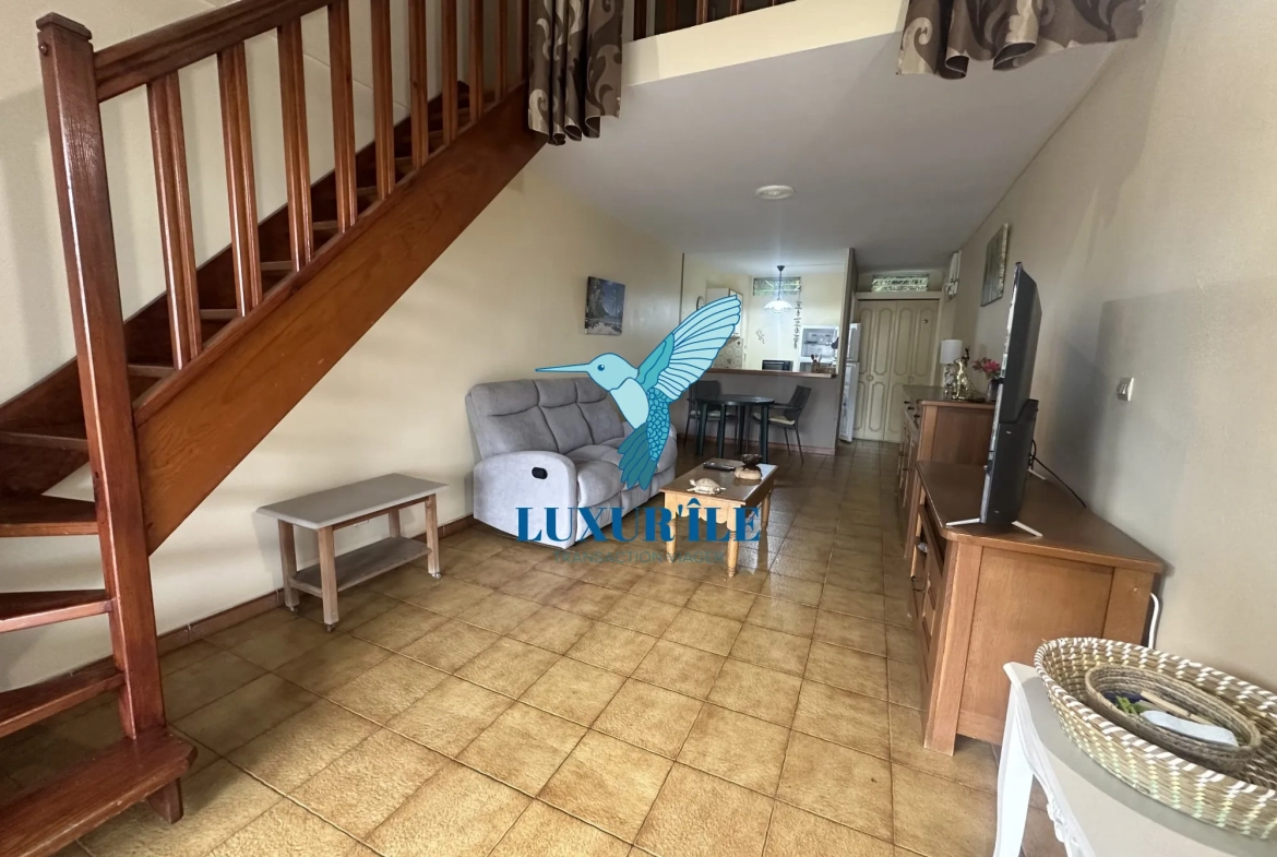 Appartement duplex à vendre à Le Gosier, secteur Bas-du-Fort, avec piscine et investissement idéal 