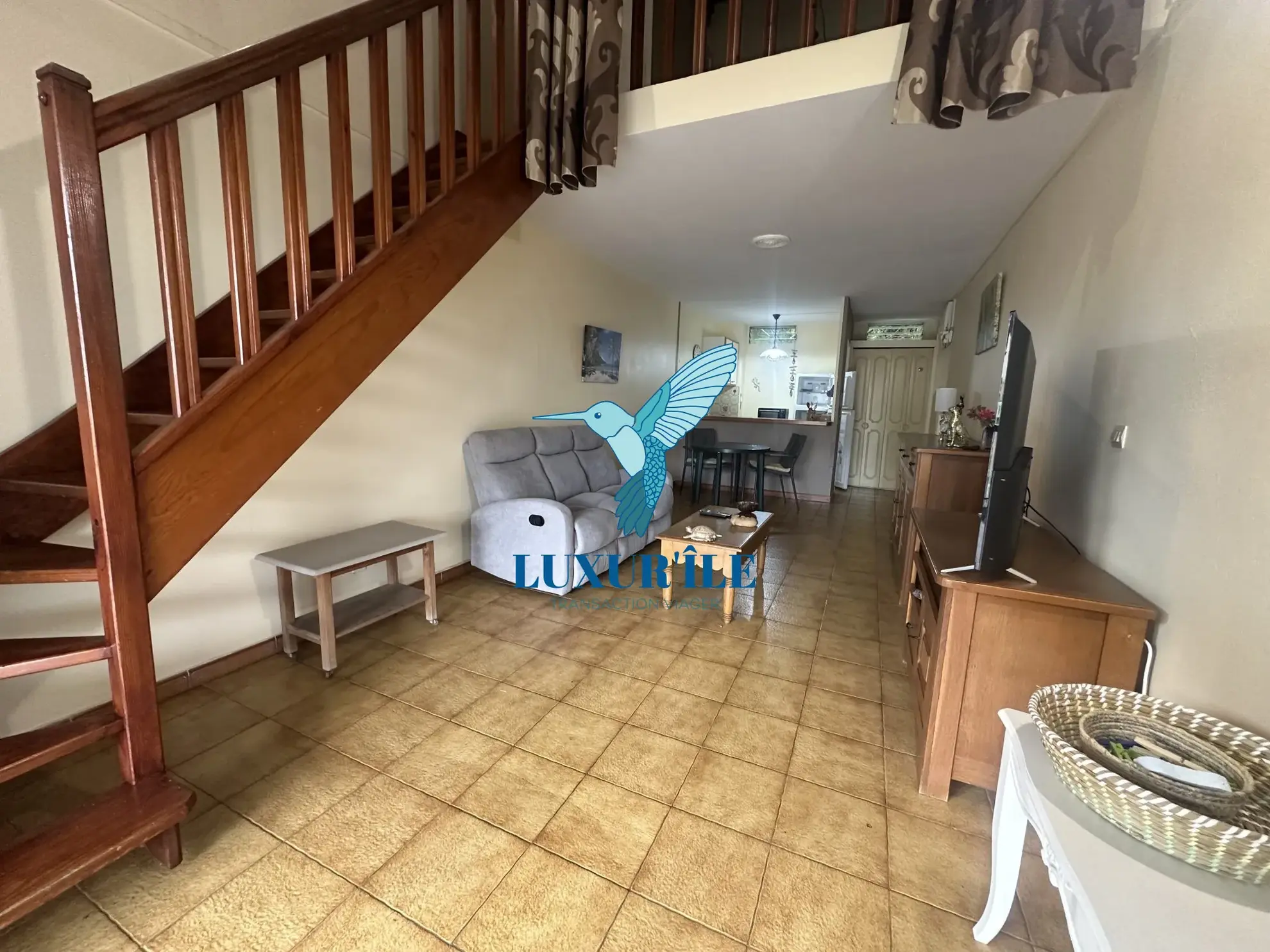 Appartement duplex à vendre à Le Gosier, secteur Bas-du-Fort, avec piscine et investissement idéal 