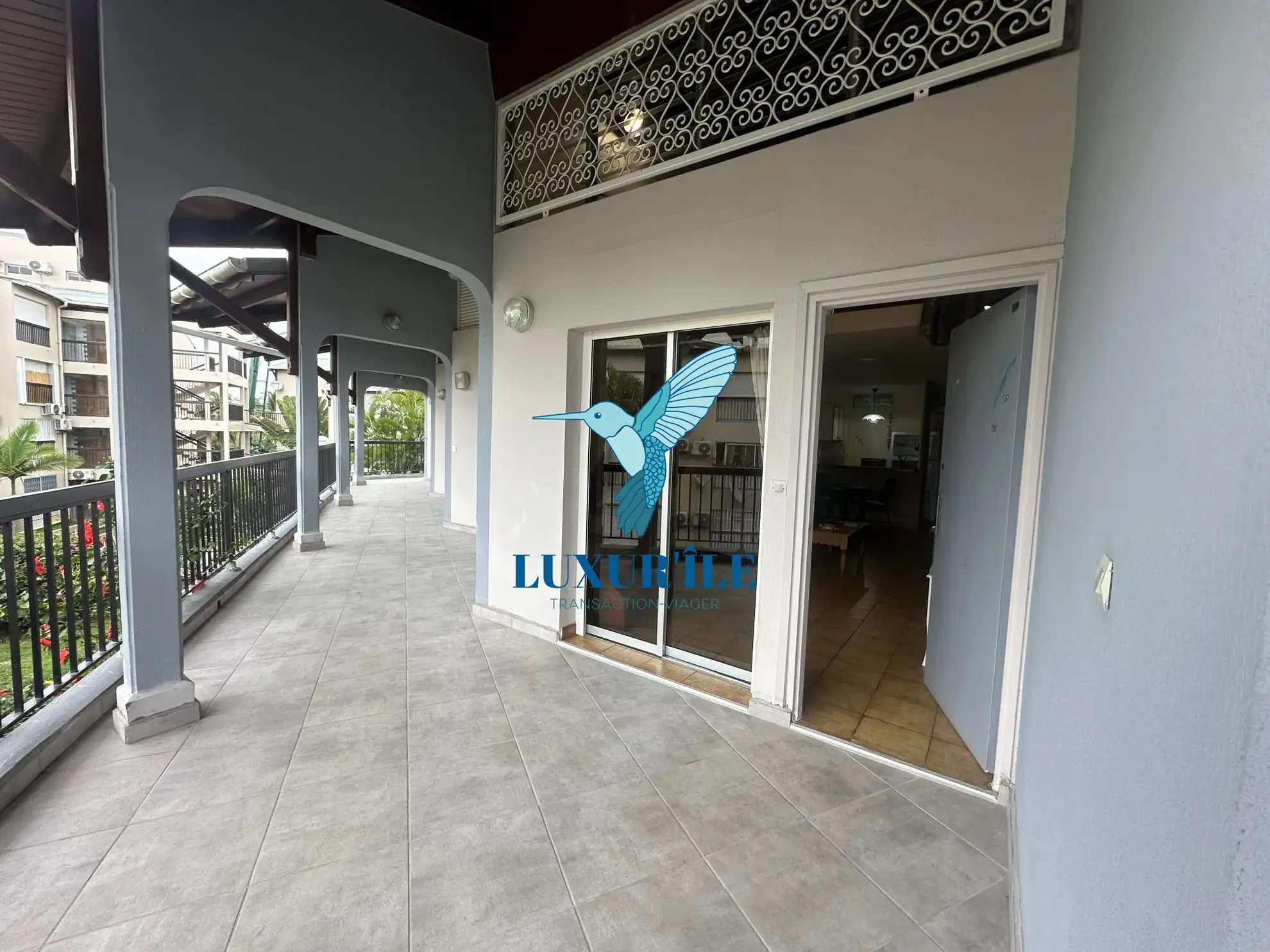 Appartement duplex à vendre à Le Gosier, secteur Bas-du-Fort, avec piscine et investissement idéal 