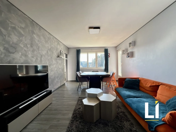 Appartement rénové avec balcon, garage et cave à Maîche – 76 m²