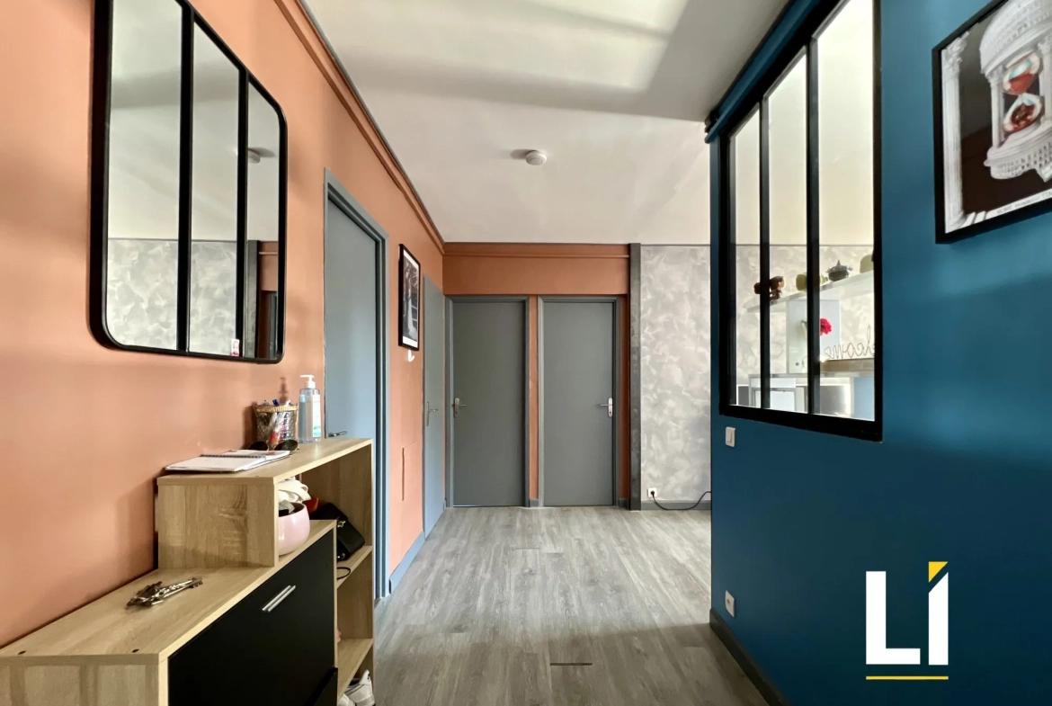 Appartement rénové avec balcon, garage et cave à Maîche – 76 m² 