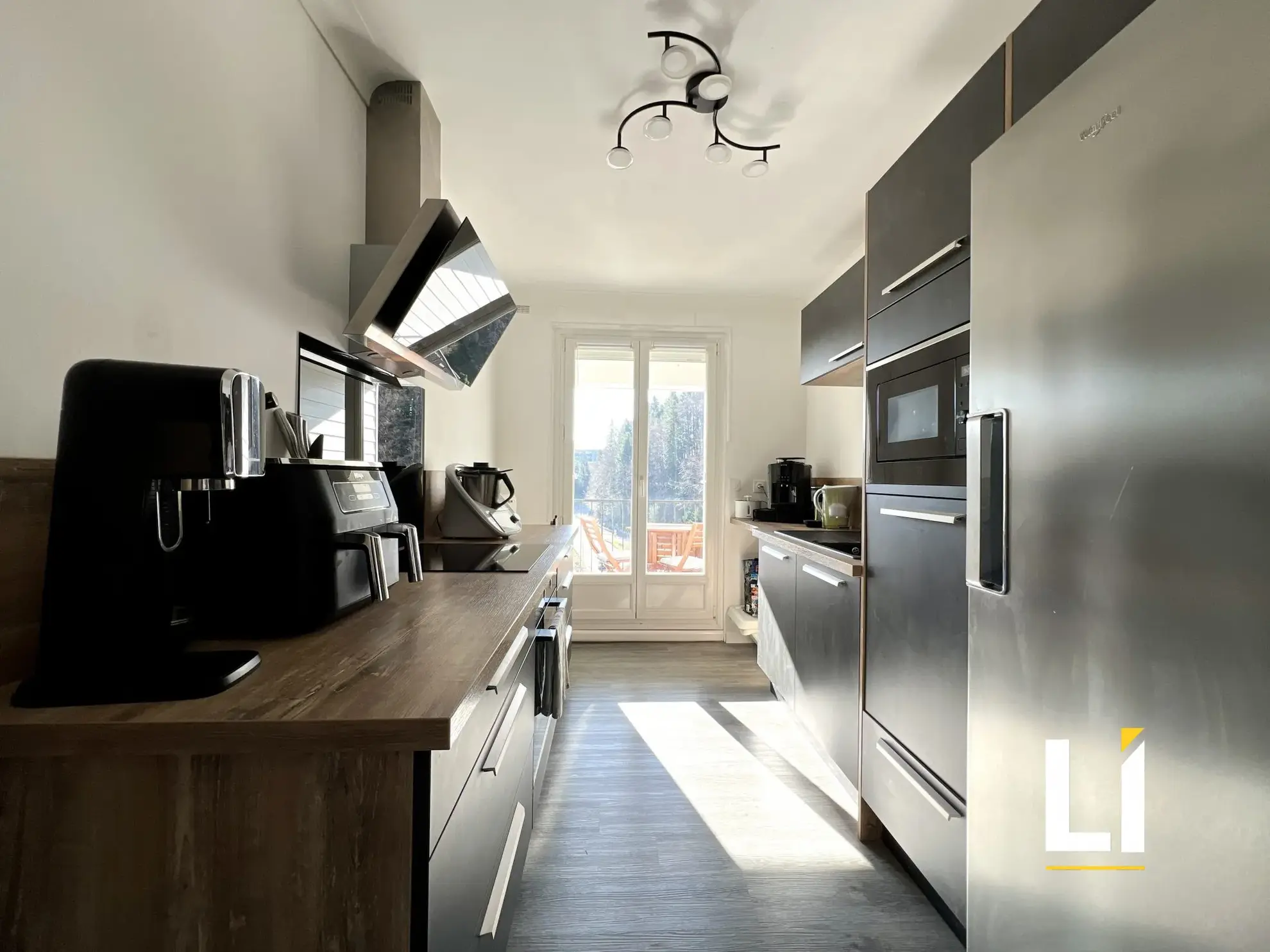 Appartement rénové avec balcon, garage et cave à Maîche – 76 m² 