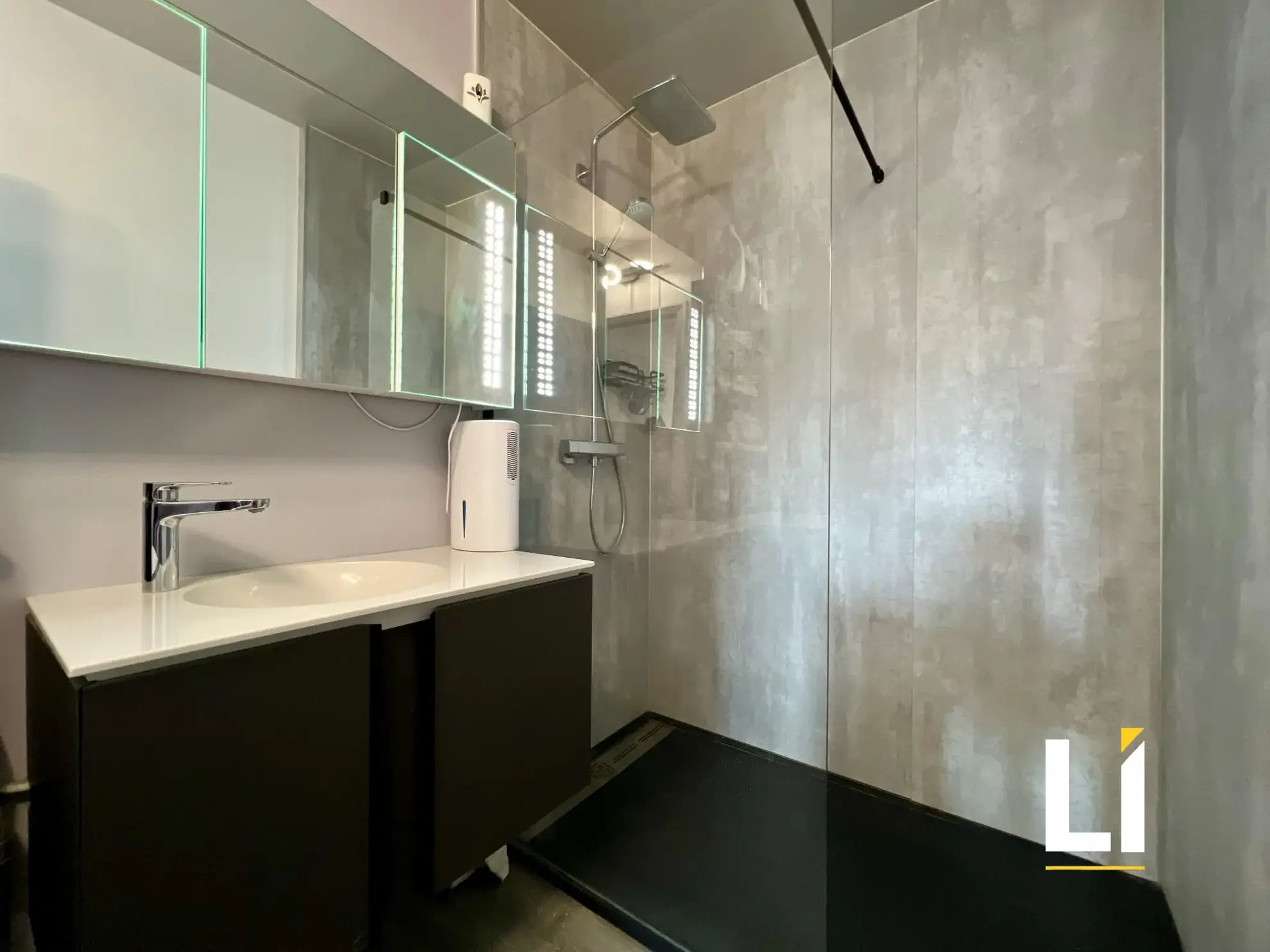 Appartement rénové avec balcon, garage et cave à Maîche – 76 m² 
