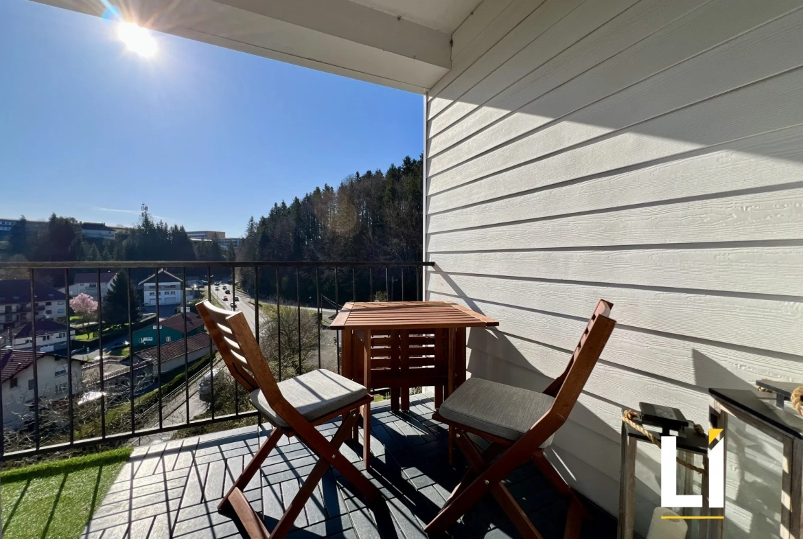 Appartement rénové avec balcon, garage et cave à Maîche – 76 m² 