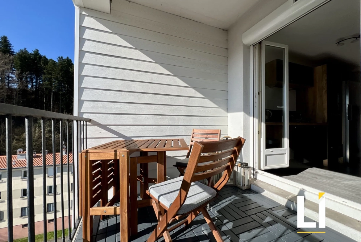 Appartement rénové avec balcon, garage et cave à Maîche – 76 m² 