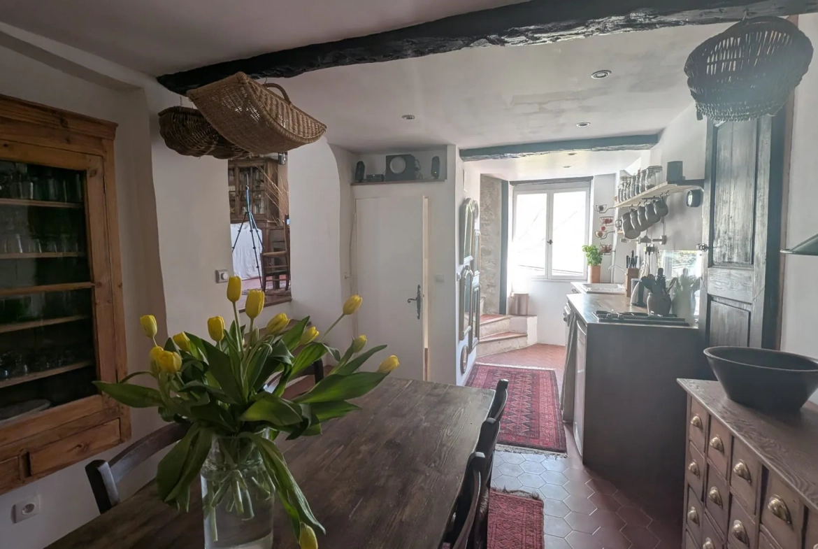 Maison de village provençale à Gonfaron de 98 m² avec terrasse et vue magnifique 