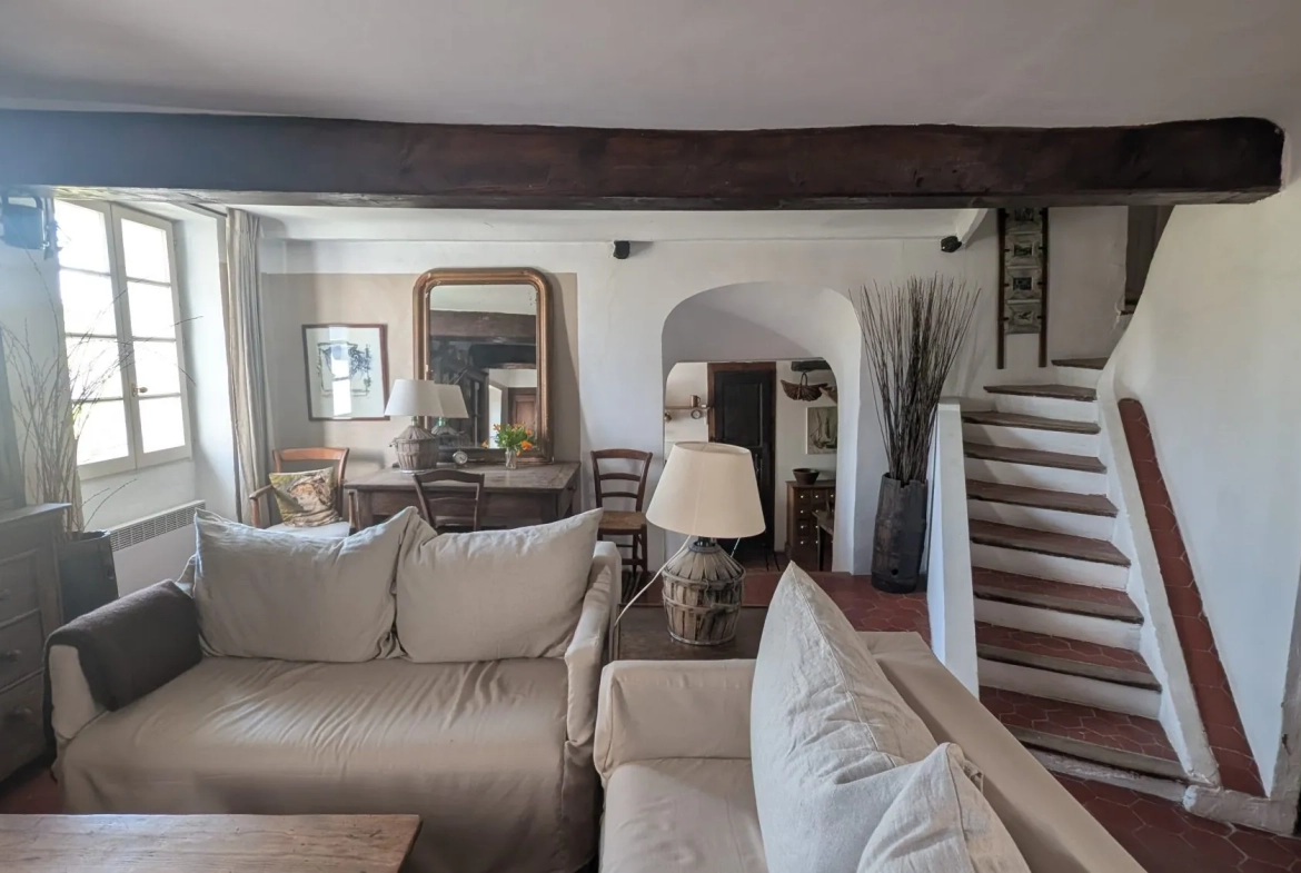 Maison de village provençale à Gonfaron de 98 m² avec terrasse et vue magnifique 
