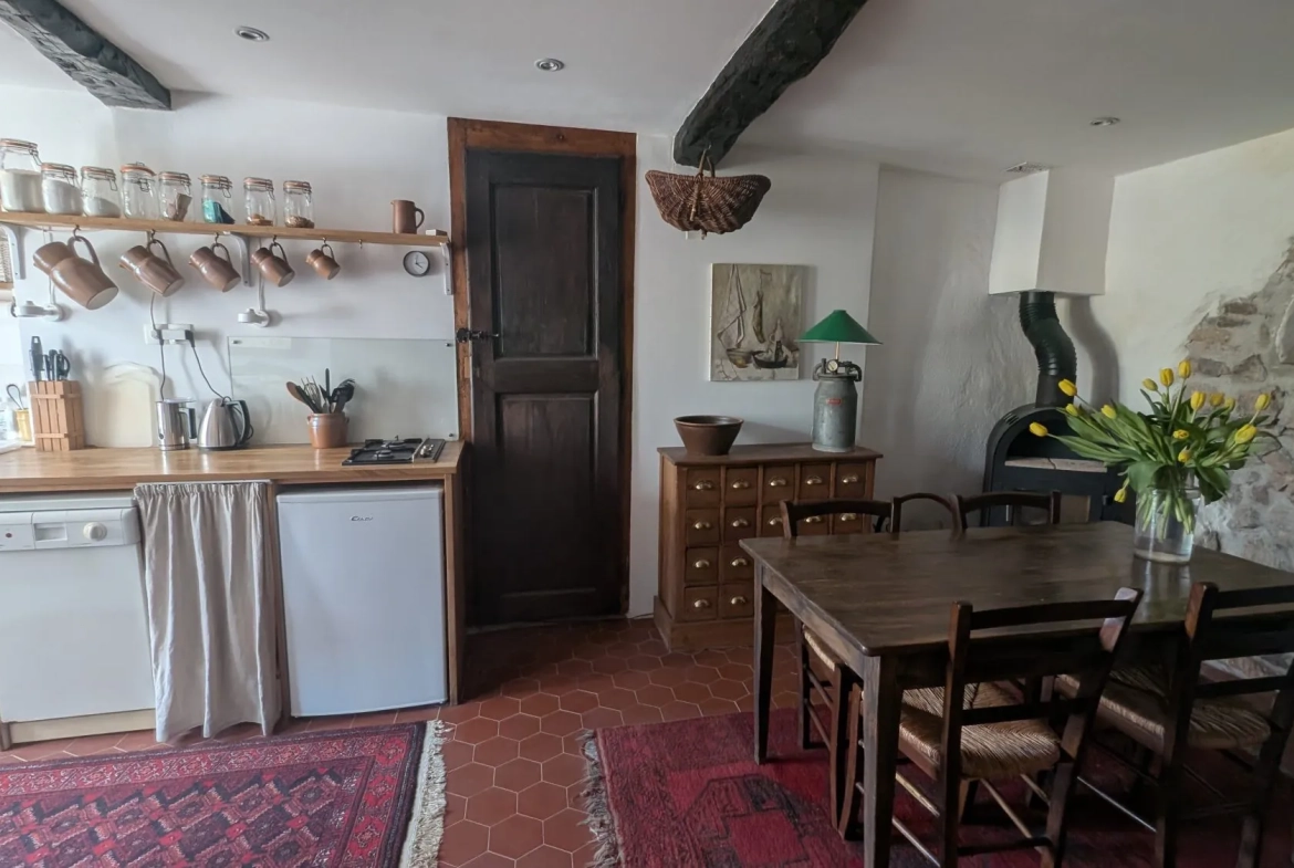 Maison de village provençale à Gonfaron de 98 m² avec terrasse et vue magnifique 