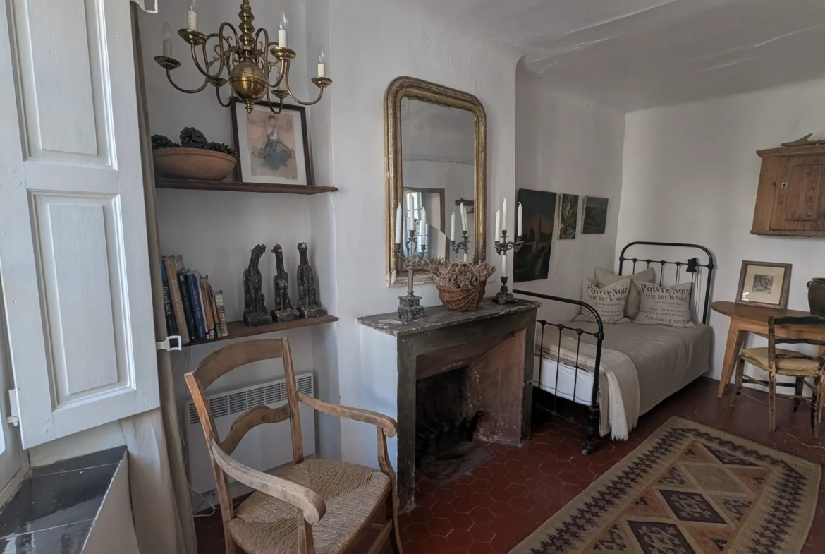 Maison de village provençale à Gonfaron de 98 m² avec terrasse et vue magnifique 