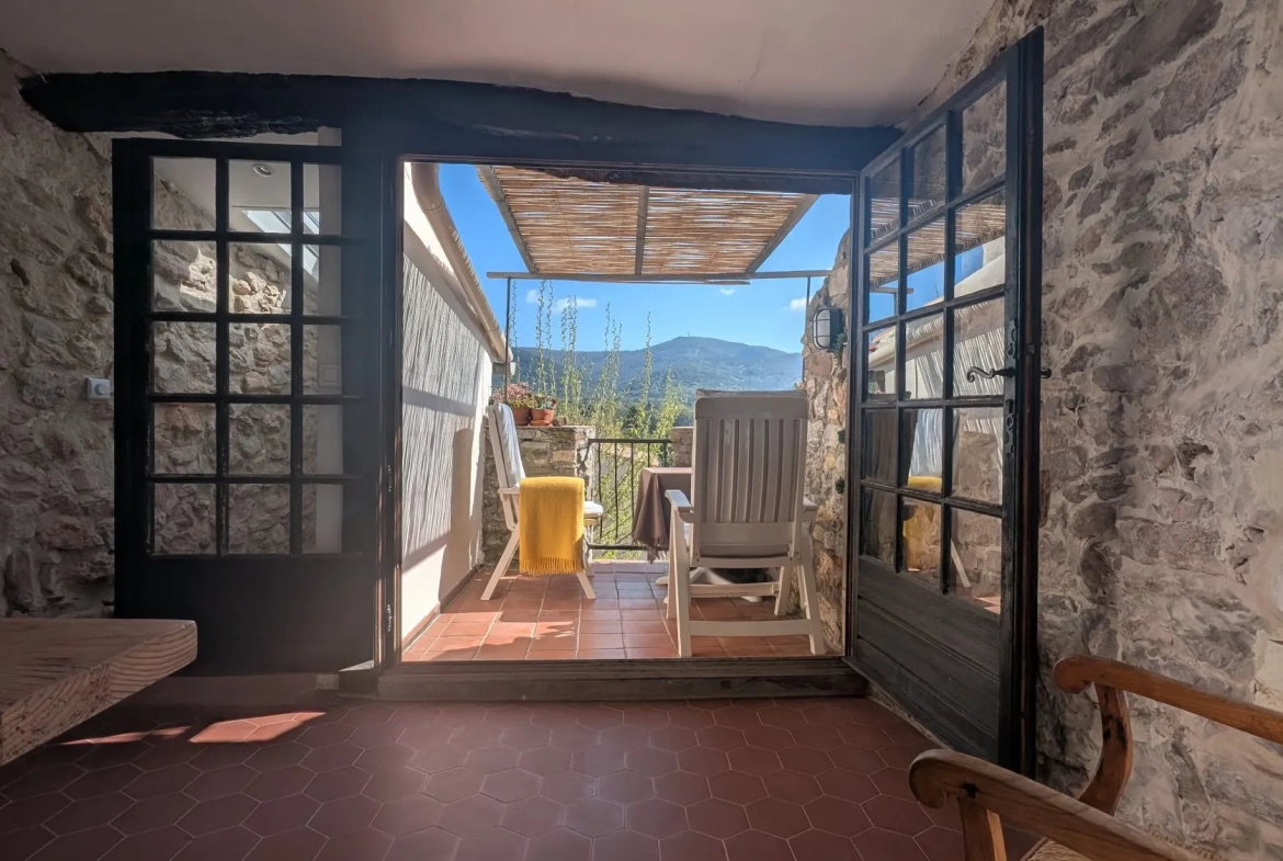 Maison de village provençale à Gonfaron de 98 m² avec terrasse et vue magnifique 