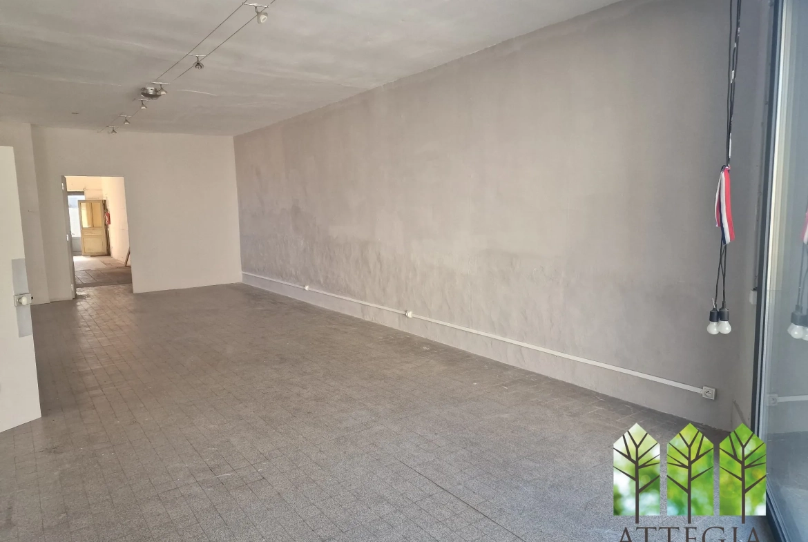 Immeuble commercial à Sainte-Sévère-sur-Indre à Rénover avec Grand Potentiel 