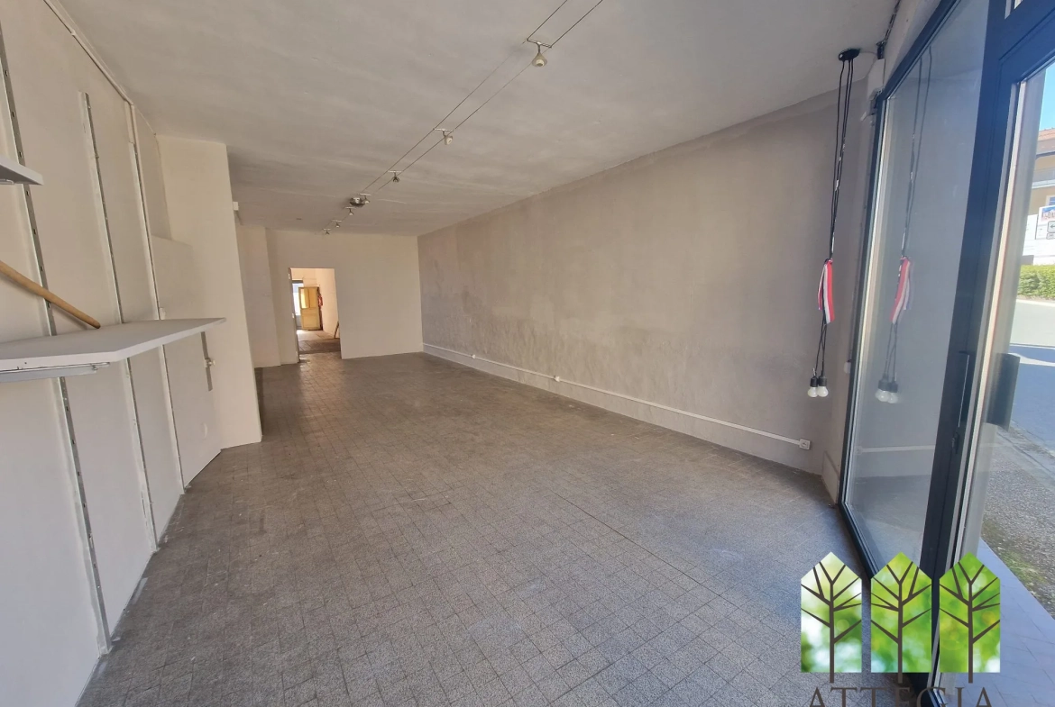 Immeuble commercial à Sainte-Sévère-sur-Indre à Rénover avec Grand Potentiel 