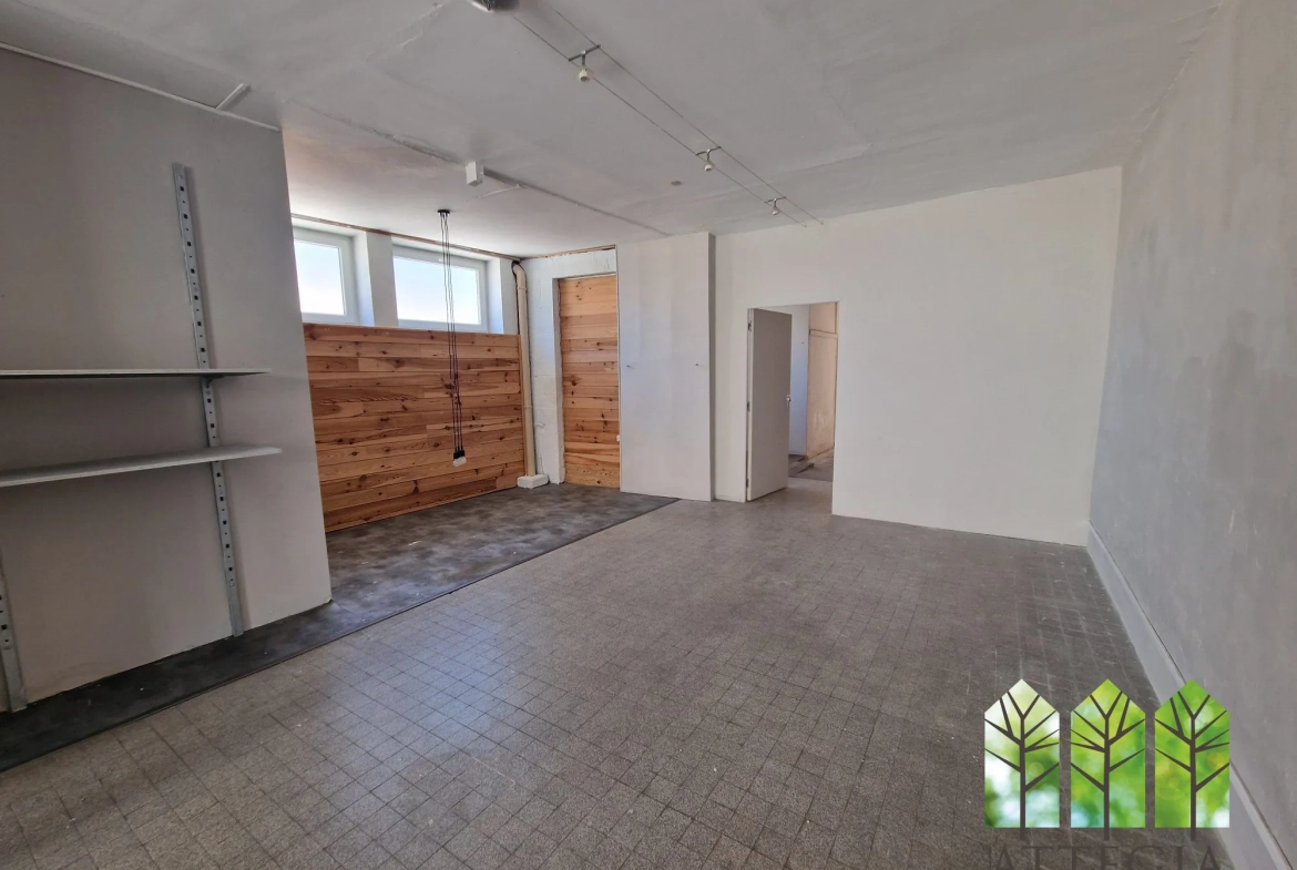 Immeuble commercial à Sainte-Sévère-sur-Indre à Rénover avec Grand Potentiel 