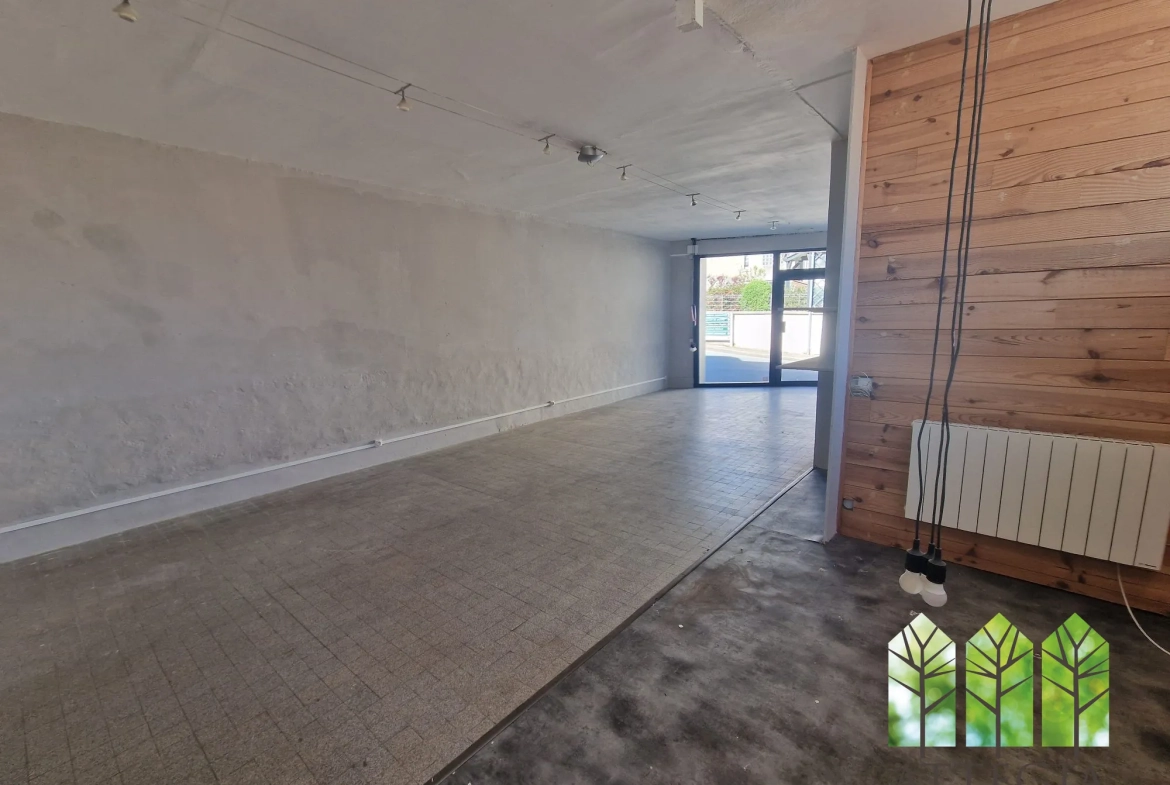 Immeuble commercial à Sainte-Sévère-sur-Indre à Rénover avec Grand Potentiel 