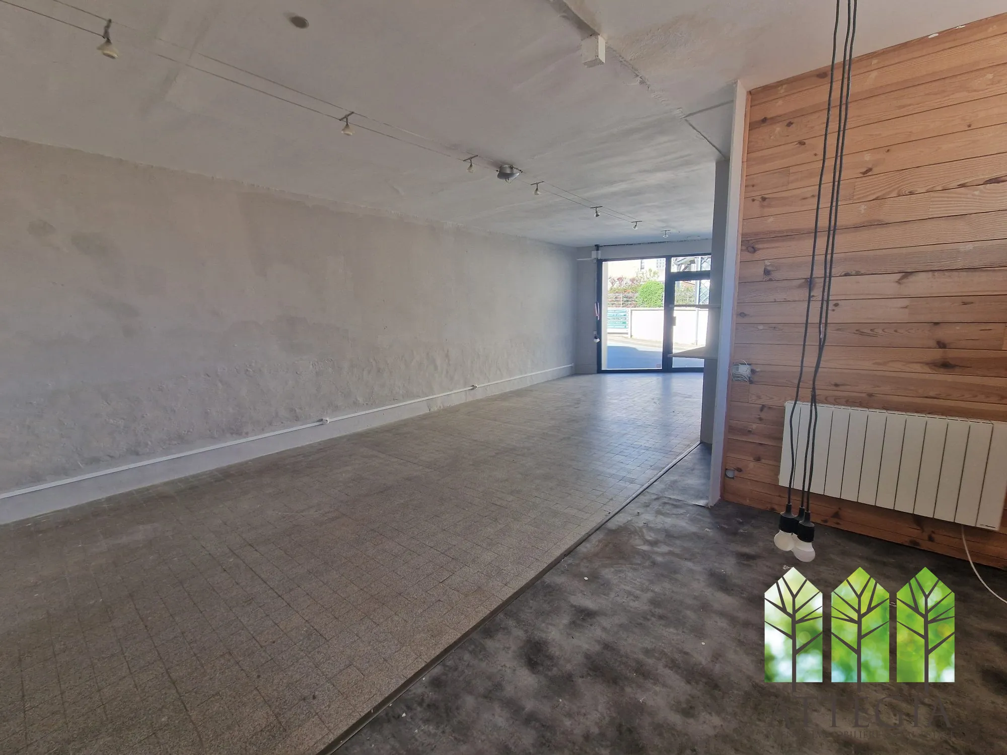 Immeuble commercial à Sainte-Sévère-sur-Indre à Rénover avec Grand Potentiel 