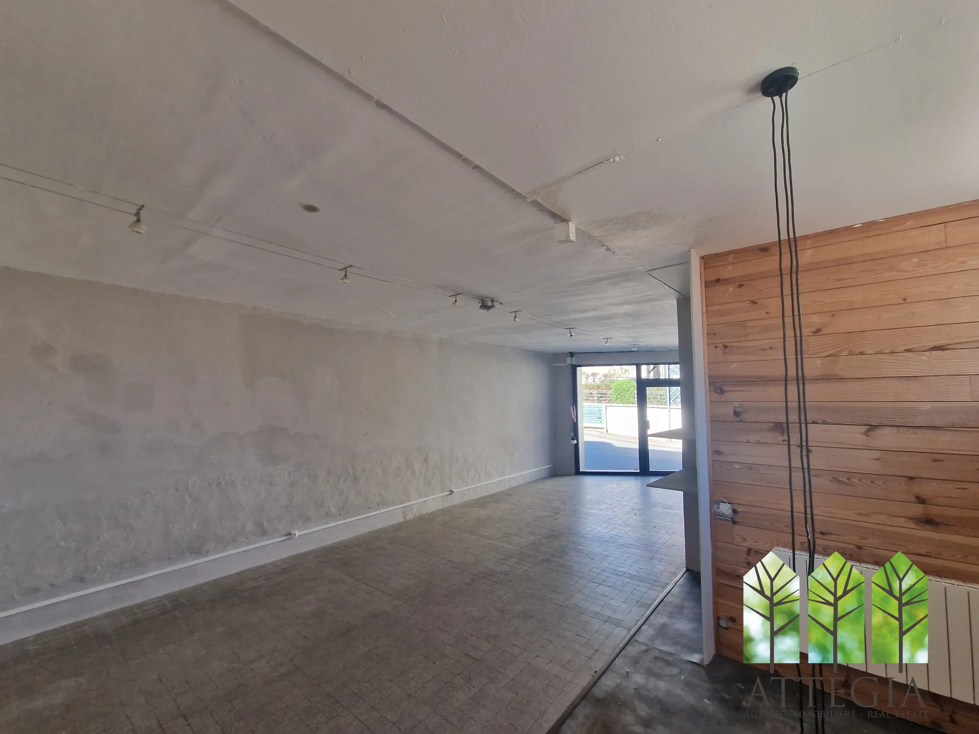 Immeuble commercial à Sainte-Sévère-sur-Indre à Rénover avec Grand Potentiel 