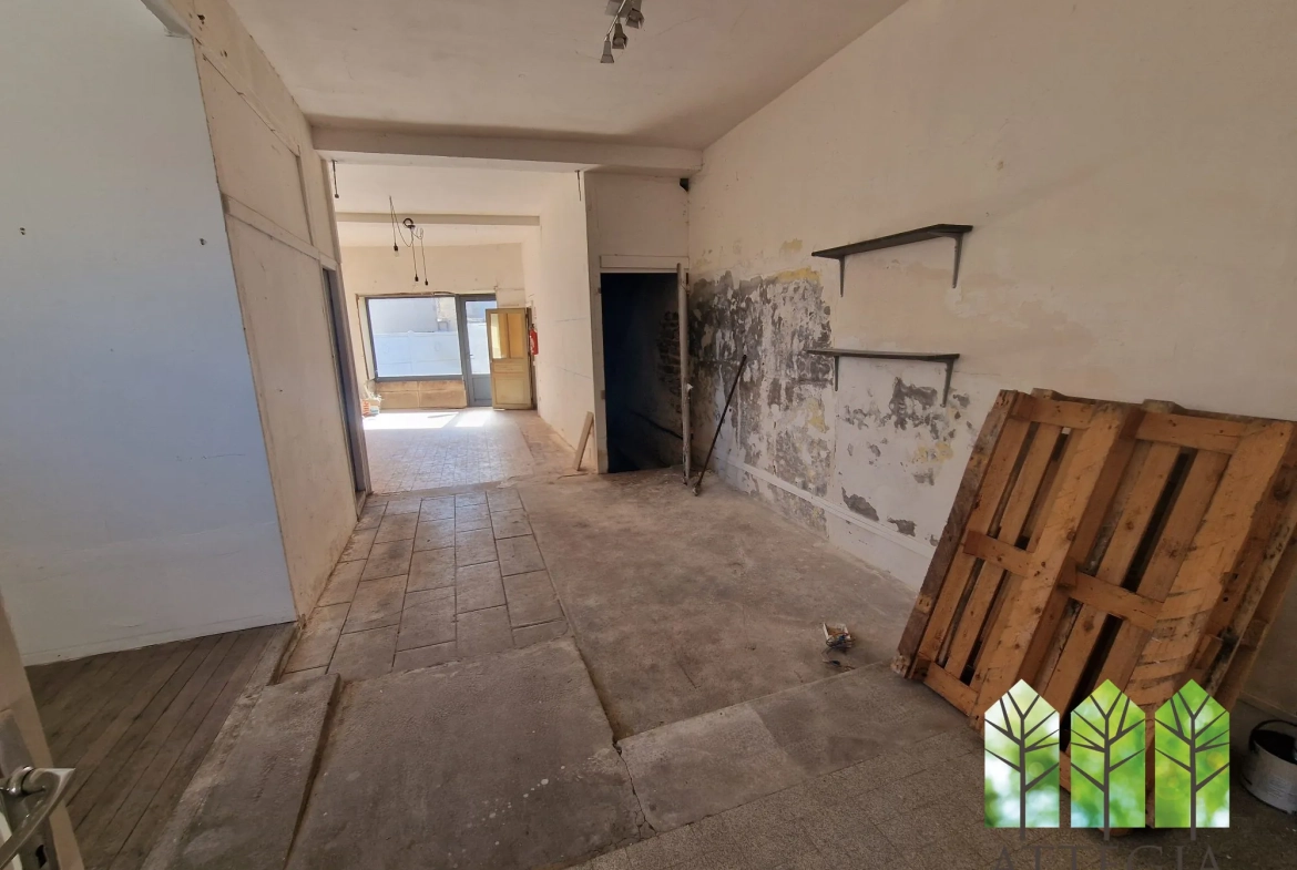 Immeuble commercial à Sainte-Sévère-sur-Indre à Rénover avec Grand Potentiel 