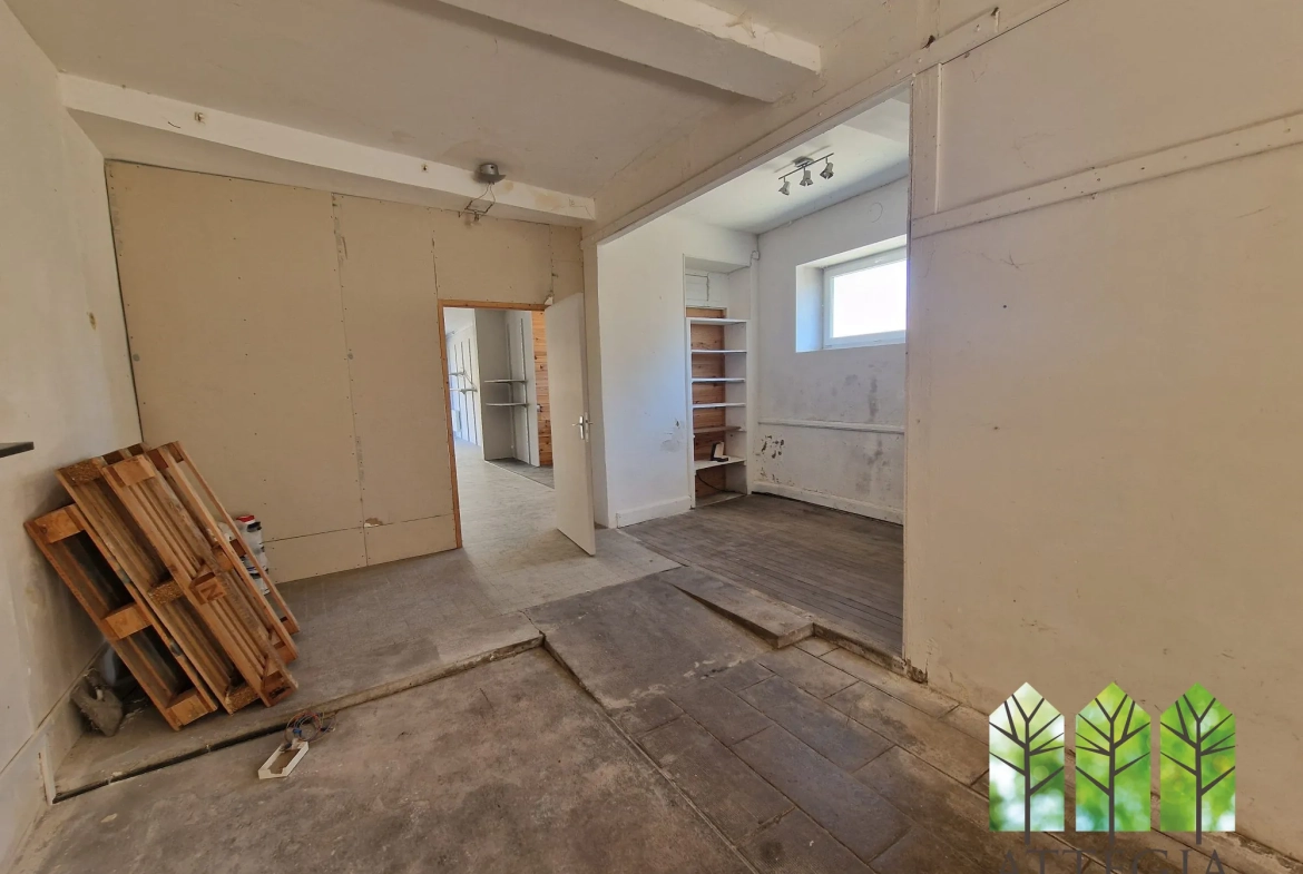 Immeuble commercial à Sainte-Sévère-sur-Indre à Rénover avec Grand Potentiel 