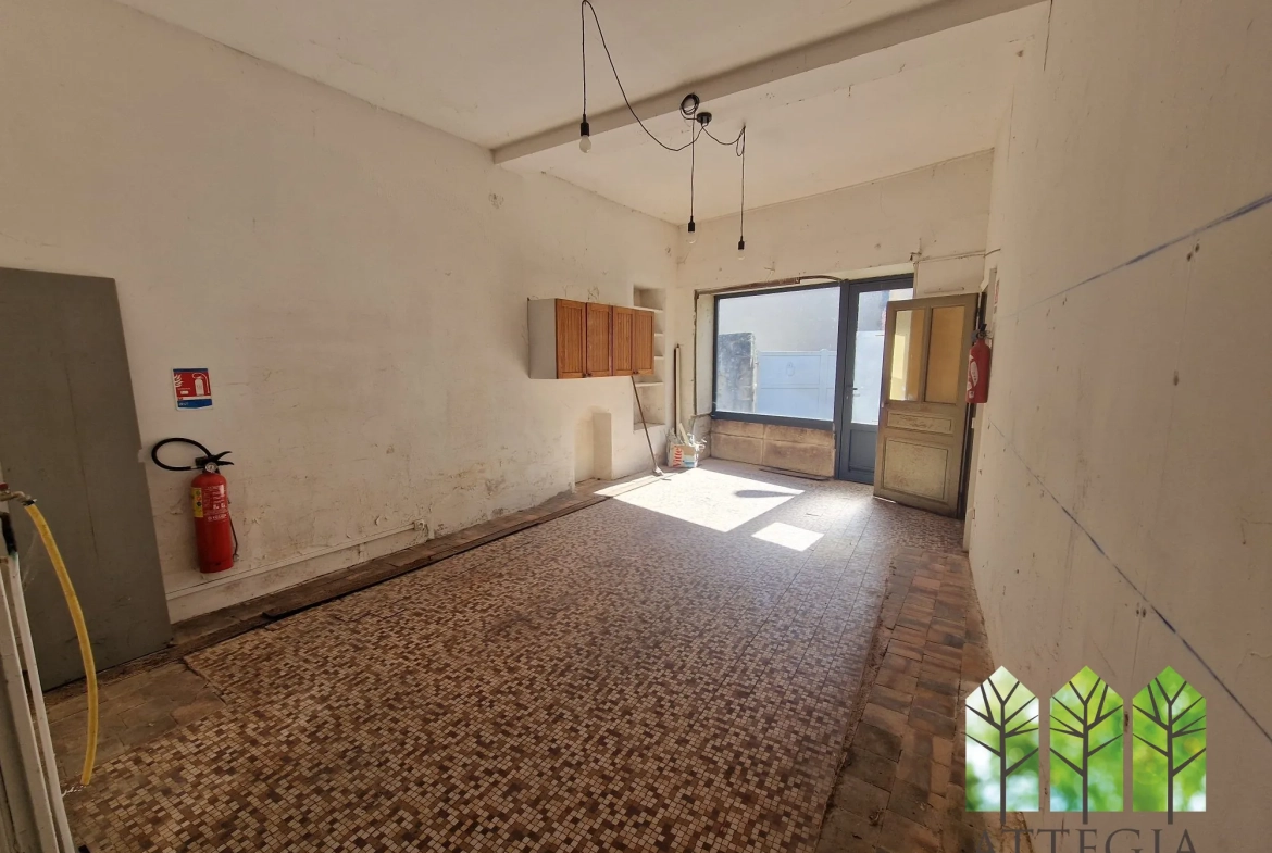 Immeuble commercial à Sainte-Sévère-sur-Indre à Rénover avec Grand Potentiel 