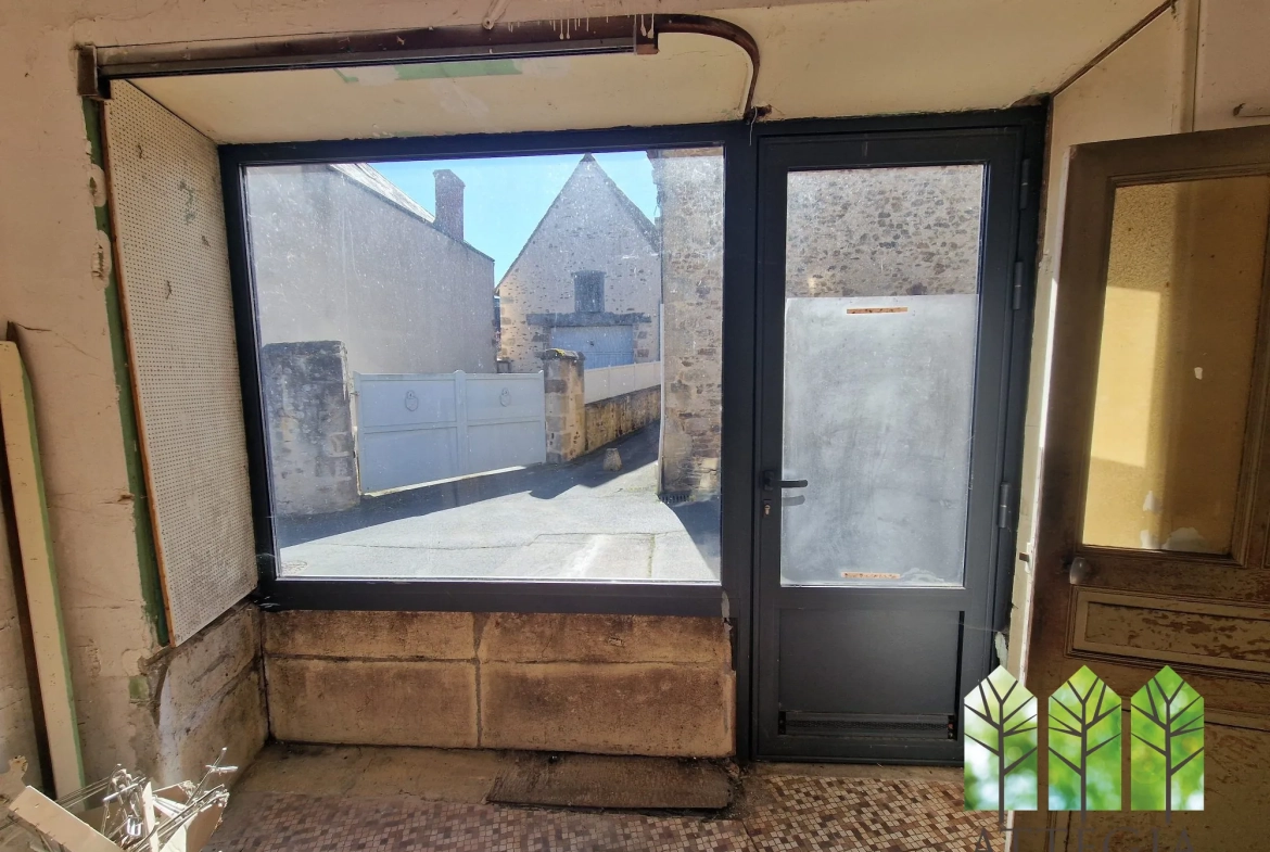 Immeuble commercial à Sainte-Sévère-sur-Indre à Rénover avec Grand Potentiel 
