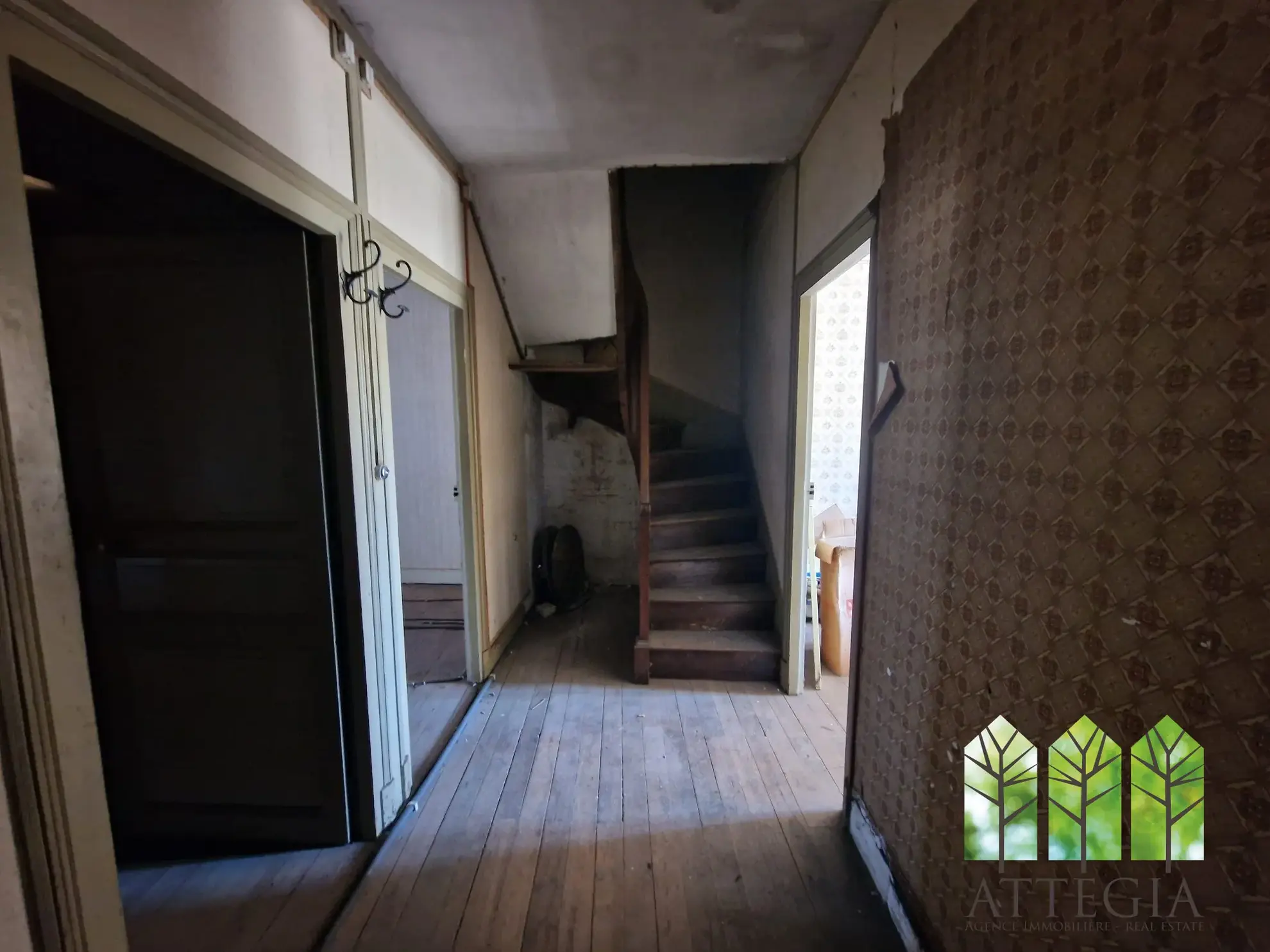 Immeuble commercial à Sainte-Sévère-sur-Indre à Rénover avec Grand Potentiel 