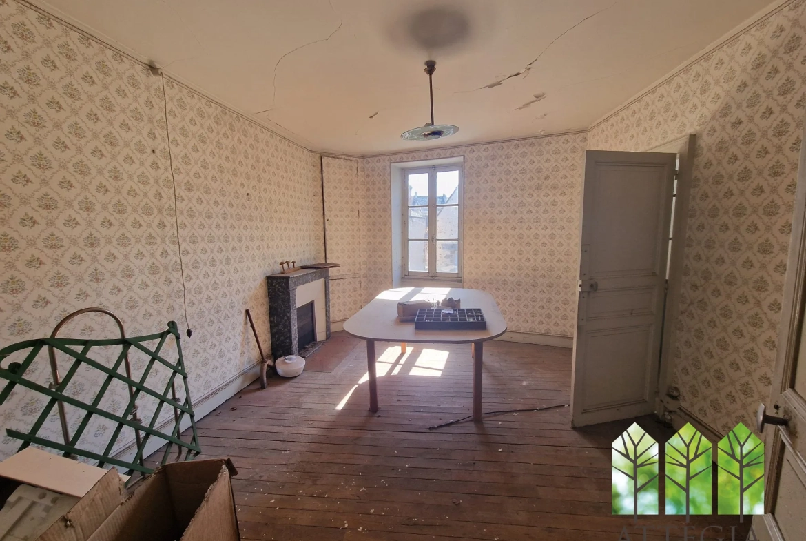 Immeuble commercial à Sainte-Sévère-sur-Indre à Rénover avec Grand Potentiel 