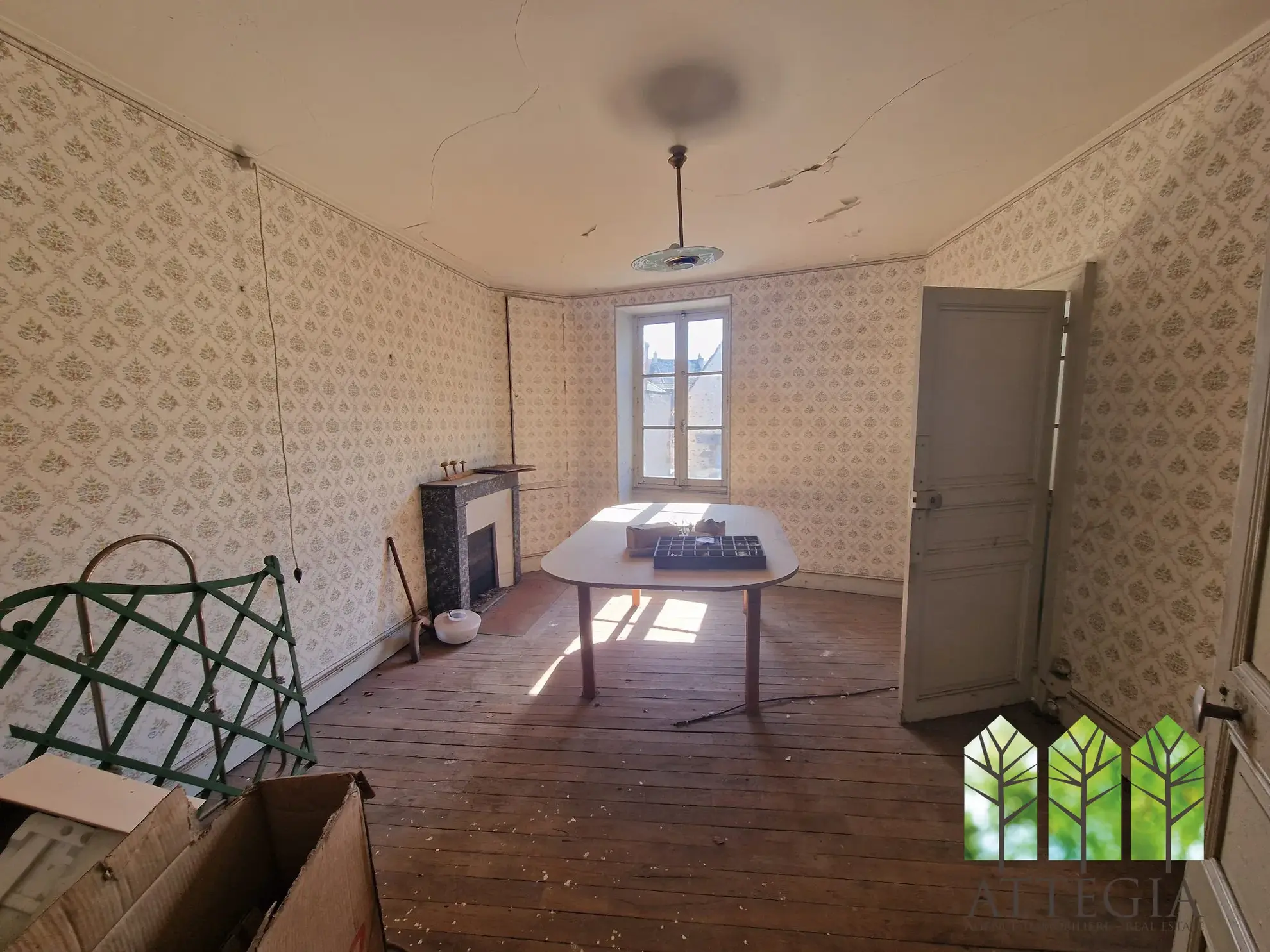 Immeuble commercial à Sainte-Sévère-sur-Indre à Rénover avec Grand Potentiel 