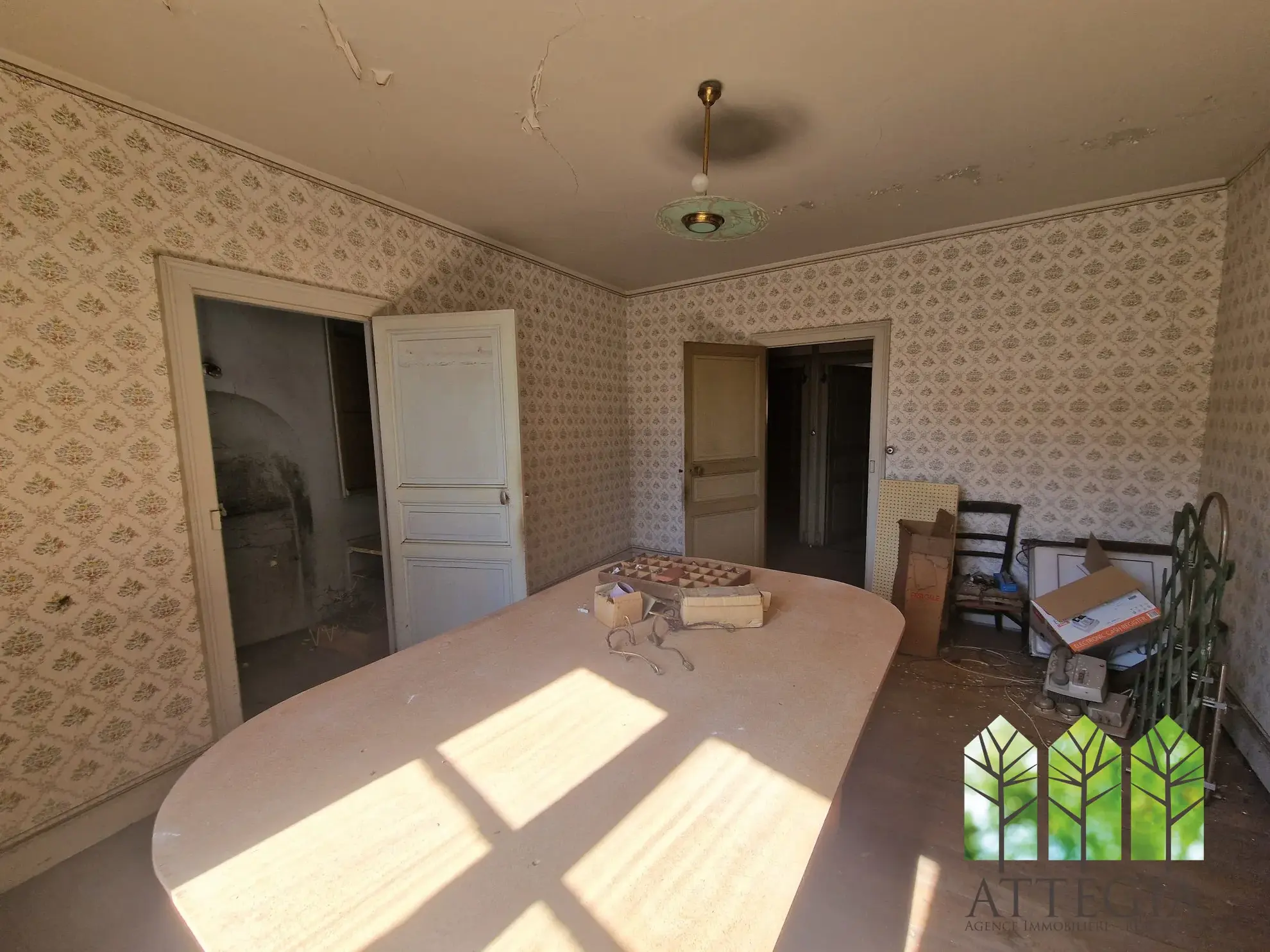 Immeuble commercial à Sainte-Sévère-sur-Indre à Rénover avec Grand Potentiel 