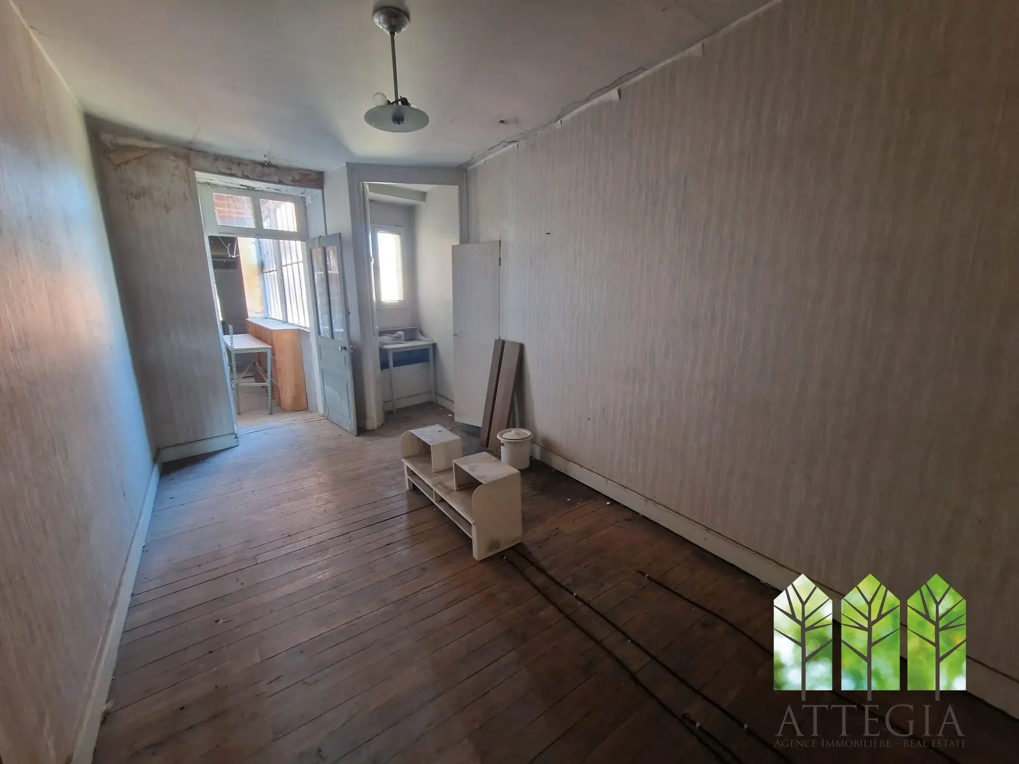 Immeuble commercial à Sainte-Sévère-sur-Indre à Rénover avec Grand Potentiel 