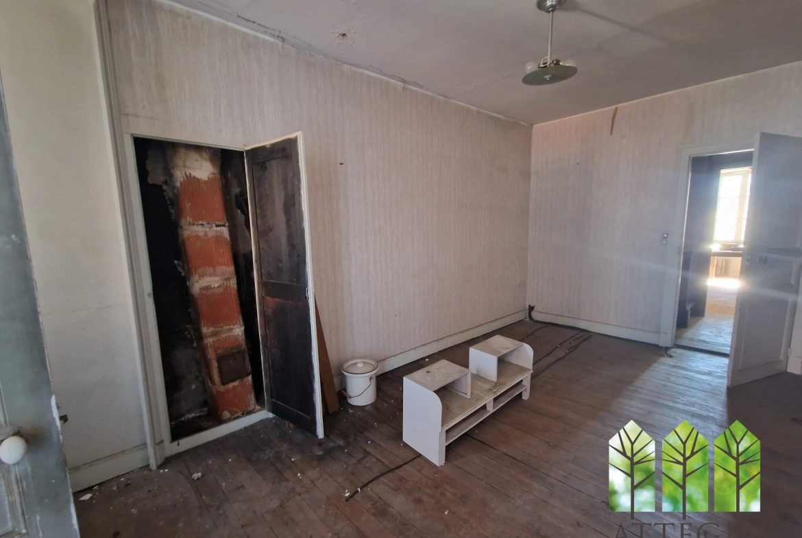 Immeuble commercial à Sainte-Sévère-sur-Indre à Rénover avec Grand Potentiel 