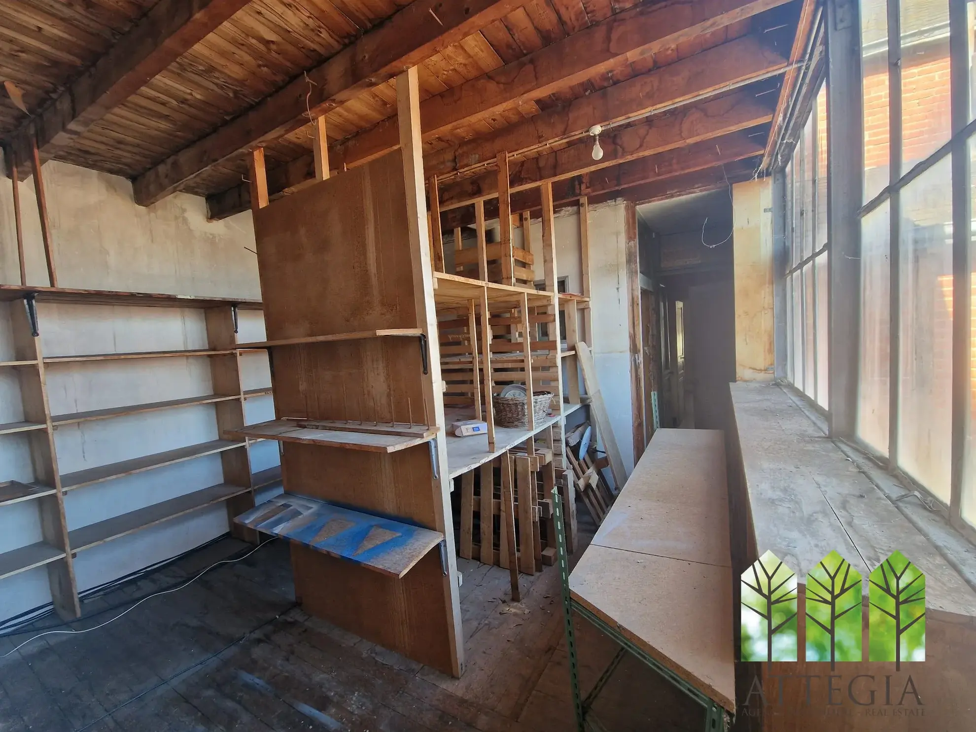 Immeuble commercial à Sainte-Sévère-sur-Indre à Rénover avec Grand Potentiel 