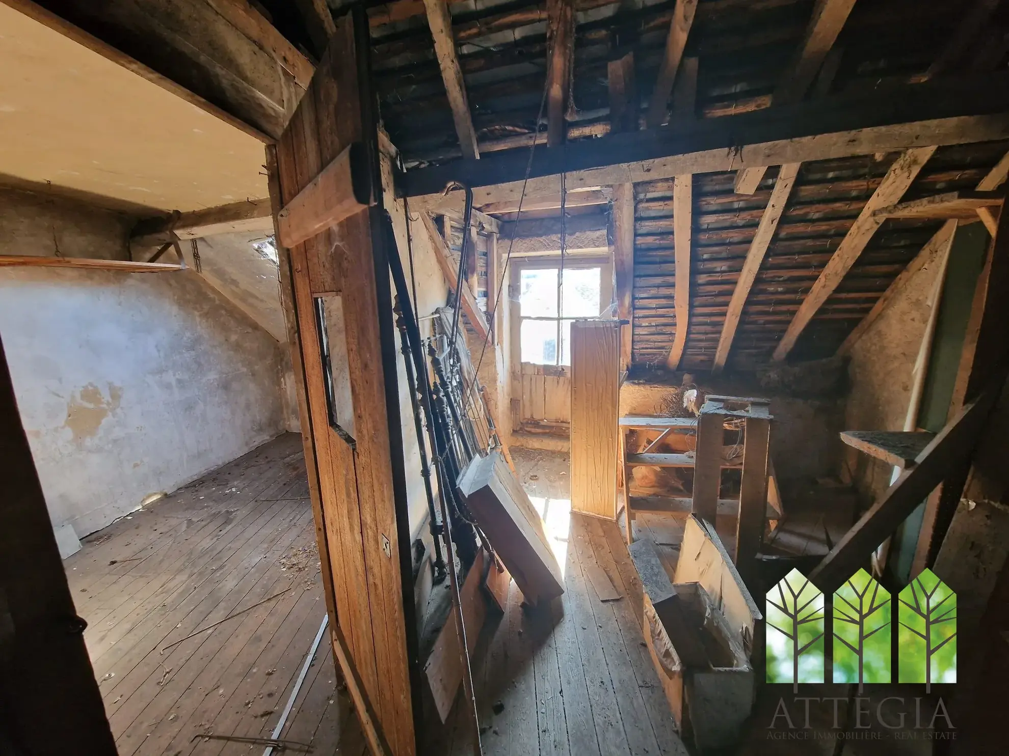 Immeuble commercial à Sainte-Sévère-sur-Indre à Rénover avec Grand Potentiel 
