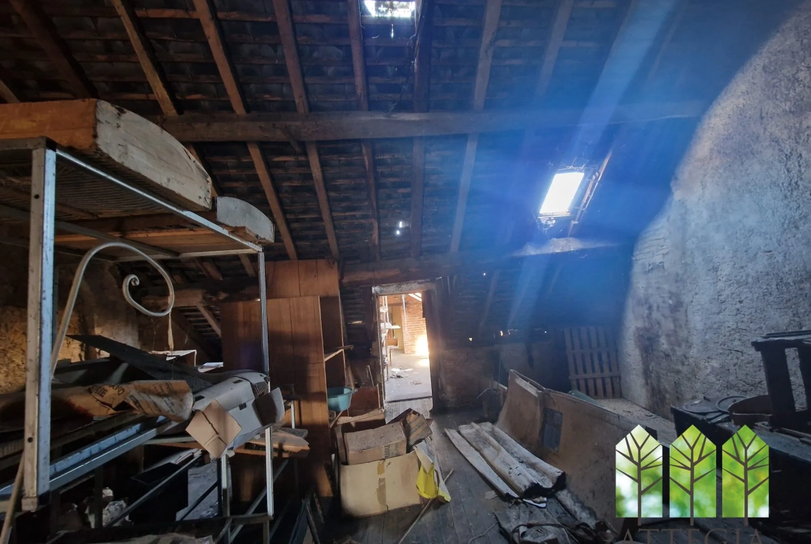 Immeuble commercial à Sainte-Sévère-sur-Indre à Rénover avec Grand Potentiel 