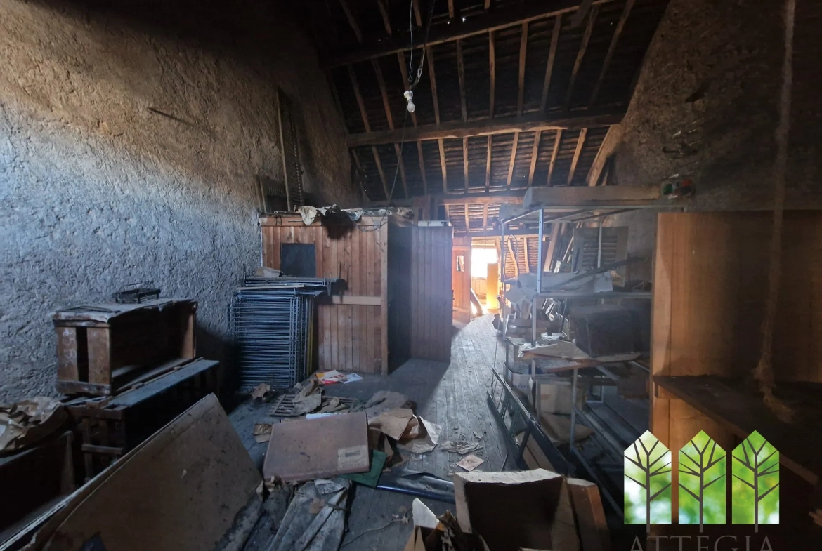 Immeuble commercial à Sainte-Sévère-sur-Indre à Rénover avec Grand Potentiel 