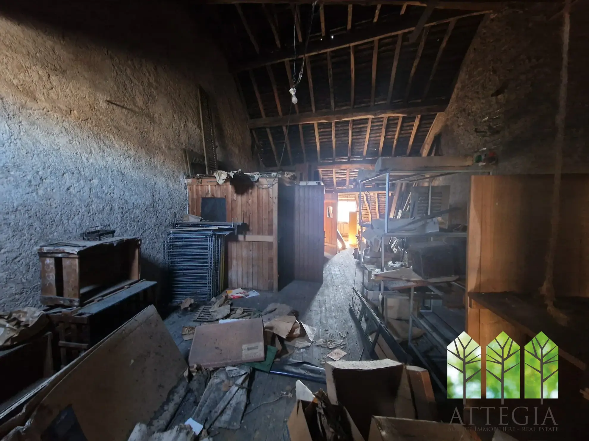 Immeuble commercial à Sainte-Sévère-sur-Indre à Rénover avec Grand Potentiel 