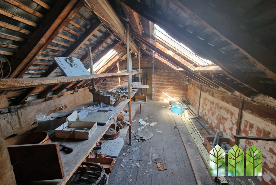 Immeuble commercial à Sainte-Sévère-sur-Indre à Rénover avec Grand Potentiel 