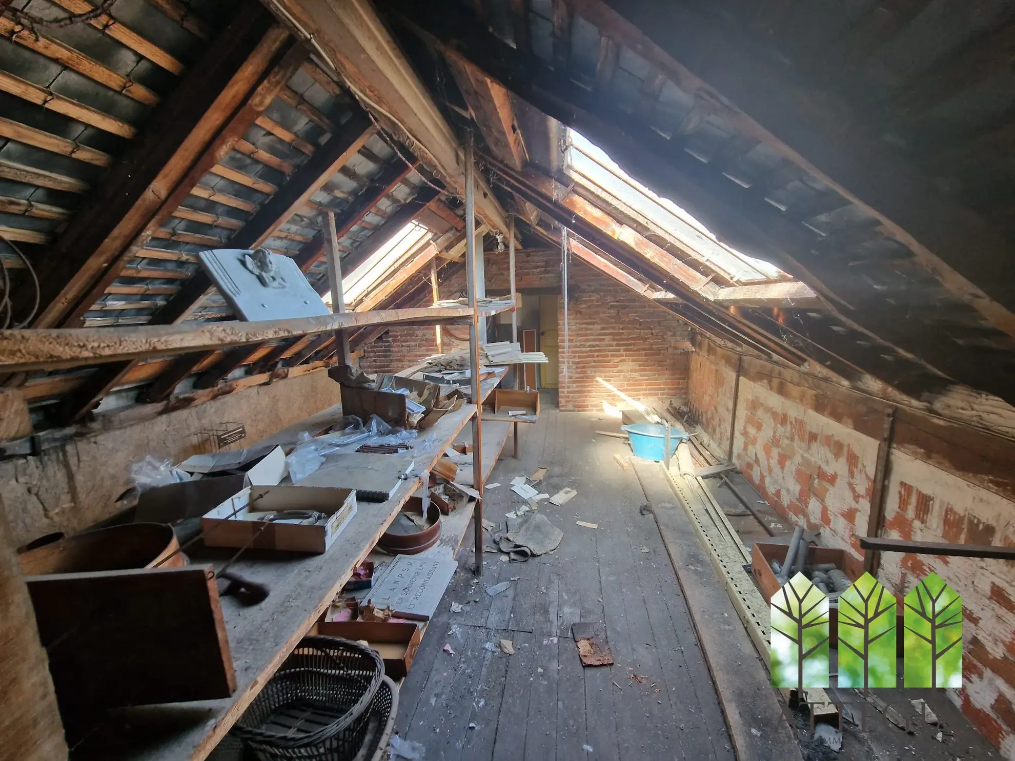 Immeuble commercial à Sainte-Sévère-sur-Indre à Rénover avec Grand Potentiel 
