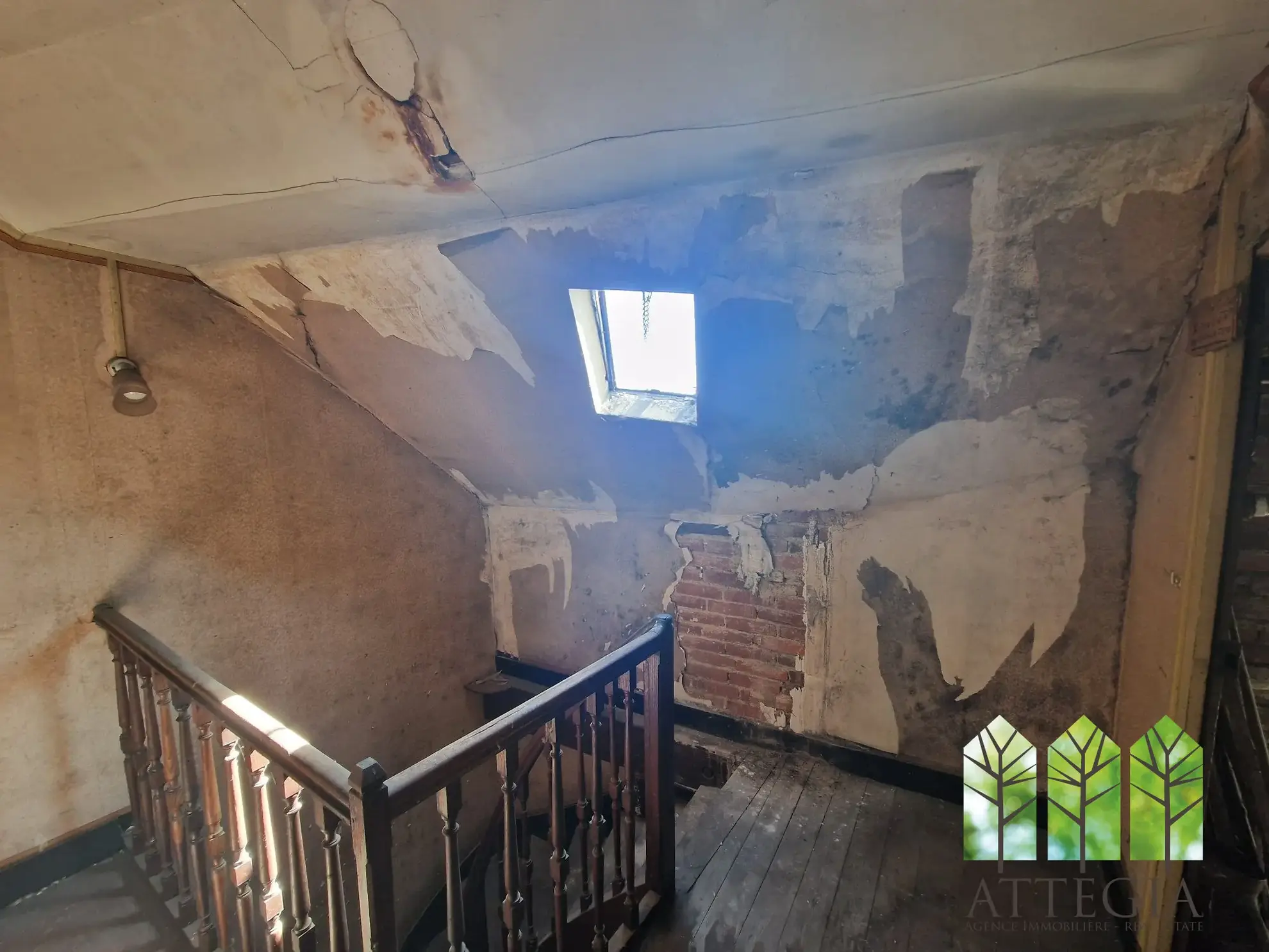 Immeuble commercial à Sainte-Sévère-sur-Indre à Rénover avec Grand Potentiel 