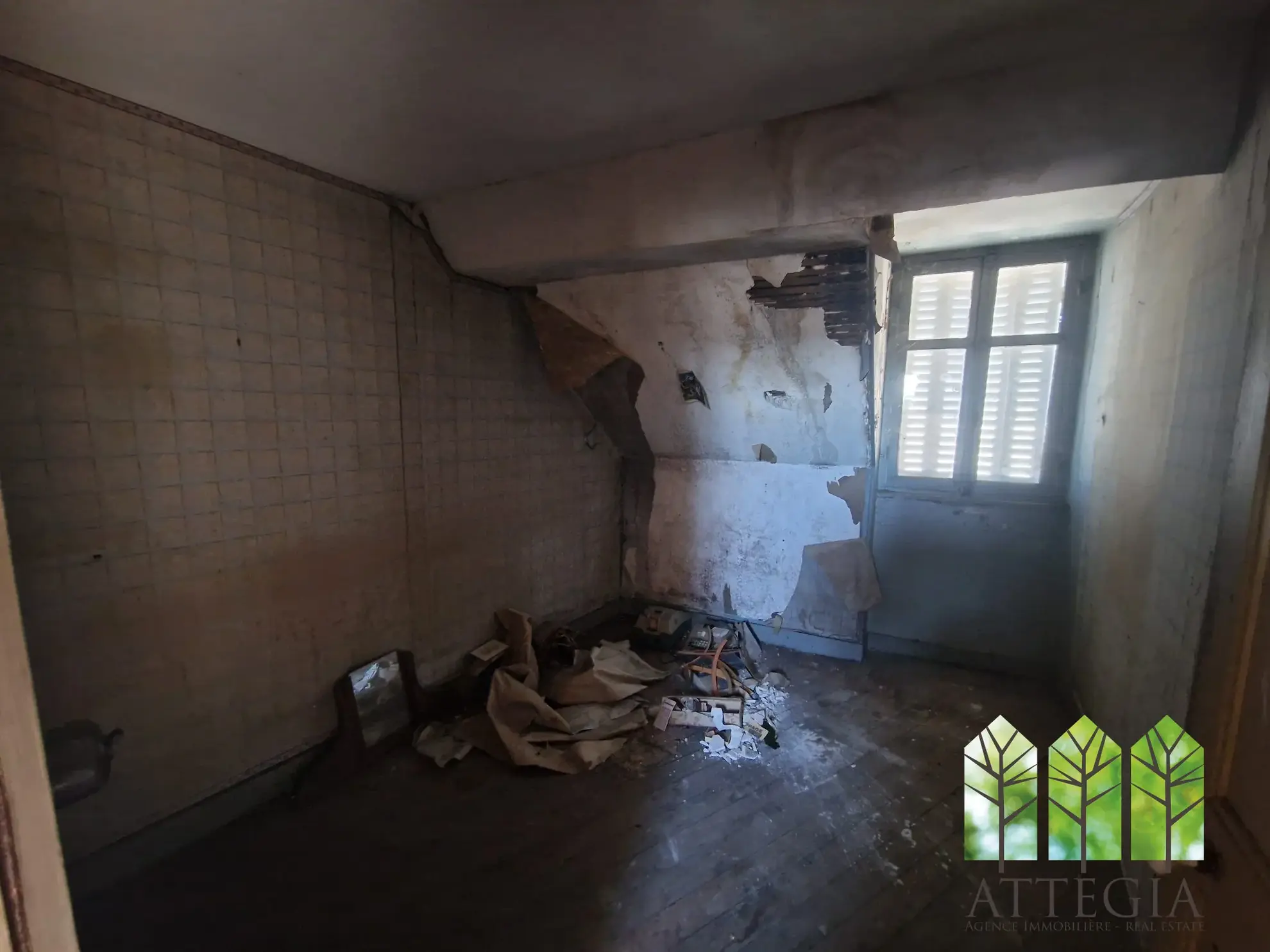 Immeuble commercial à Sainte-Sévère-sur-Indre à Rénover avec Grand Potentiel 