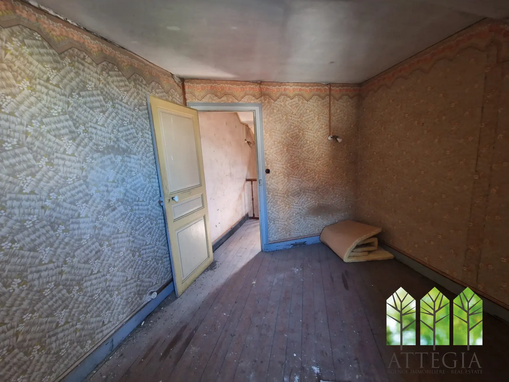 Immeuble commercial à Sainte-Sévère-sur-Indre à Rénover avec Grand Potentiel 
