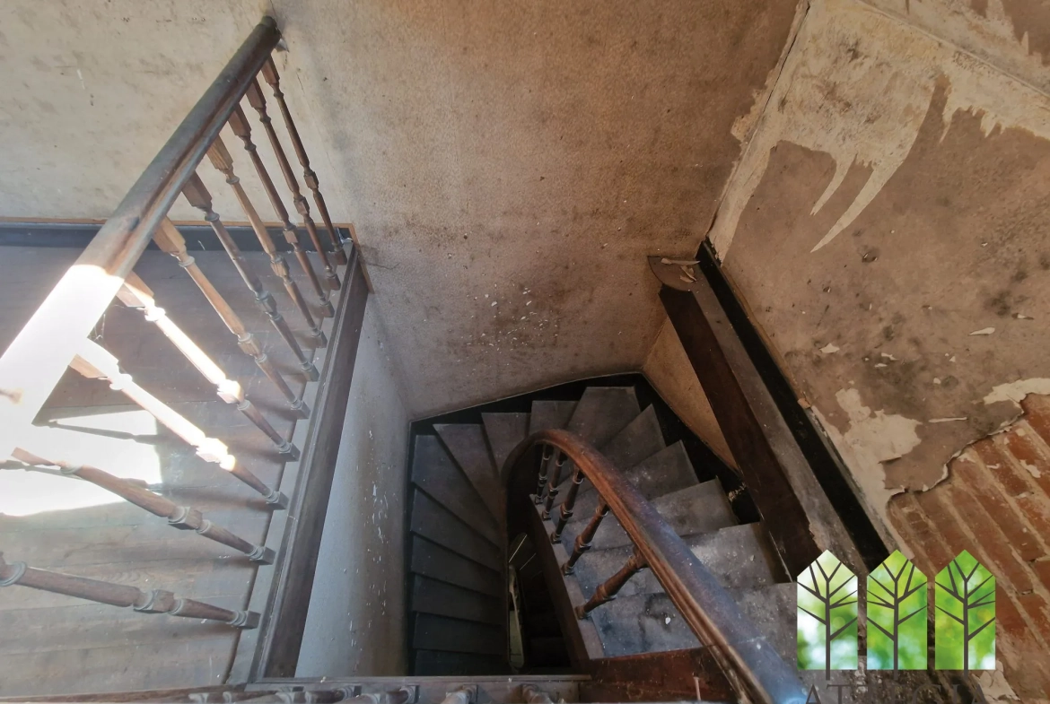 Immeuble commercial à Sainte-Sévère-sur-Indre à Rénover avec Grand Potentiel 