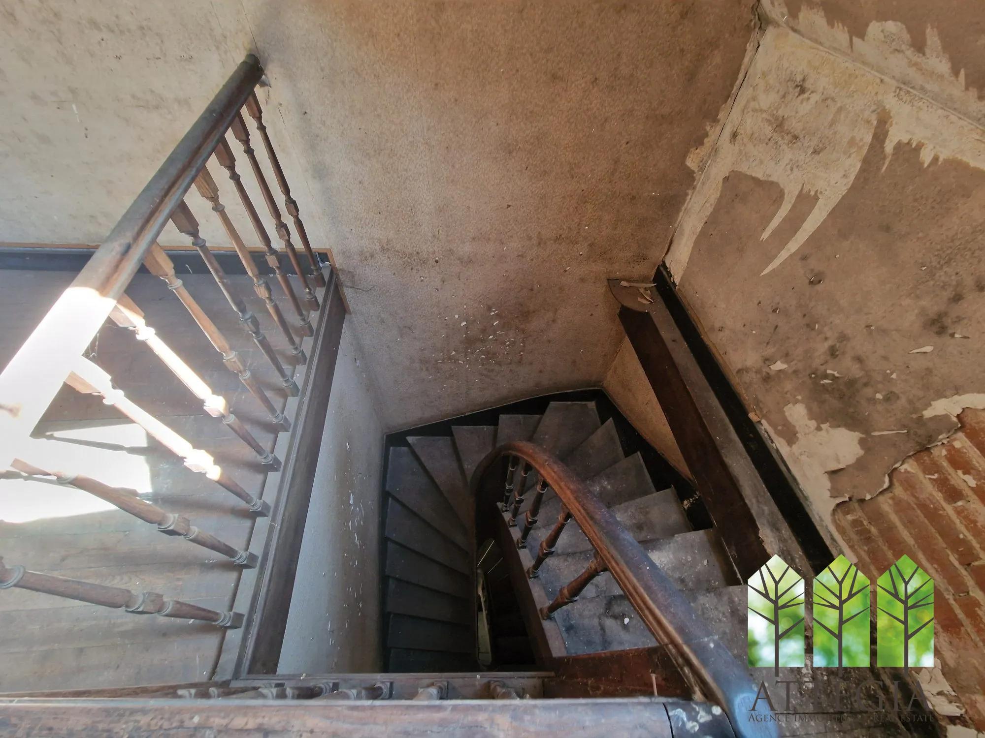 Immeuble commercial à Sainte-Sévère-sur-Indre à Rénover avec Grand Potentiel 