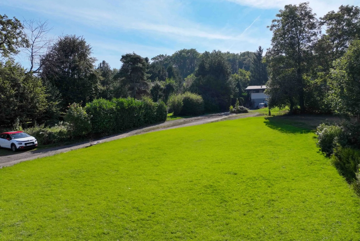 Terrain à vendre de 650 m² à Champanges, constructible et viabilisé 