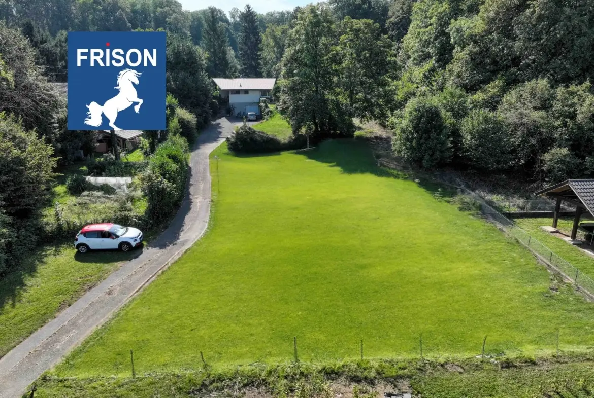Terrain à vendre de 650 m² à Champanges, constructible et viabilisé 