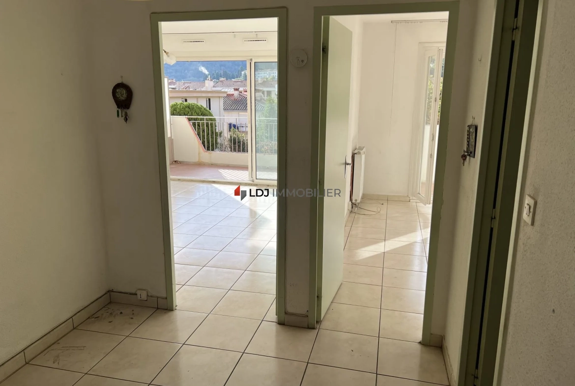 Appartement à vendre à Amélie-les-Bains avec terrasse et parking privé 