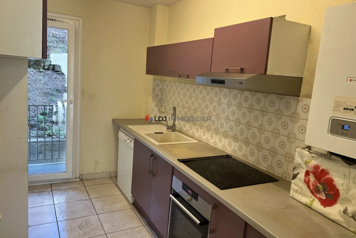 Appartement à vendre à Amélie-les-Bains avec terrasse et parking privé 